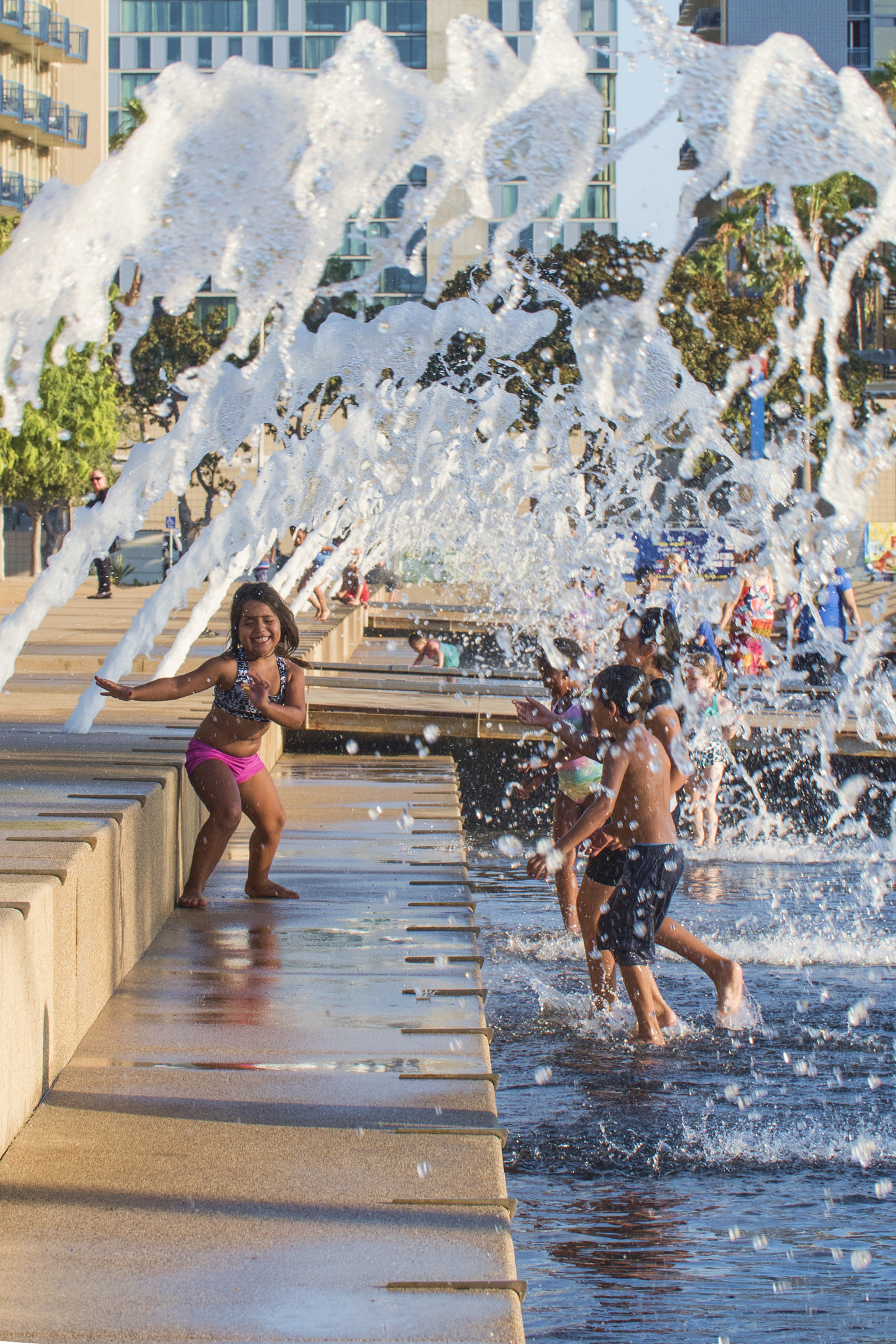 Panasonic Lumix DMC-GH4 + Canon EF 100mm F2.8L Macro IS USM sample photo. Waterfront fountain photography