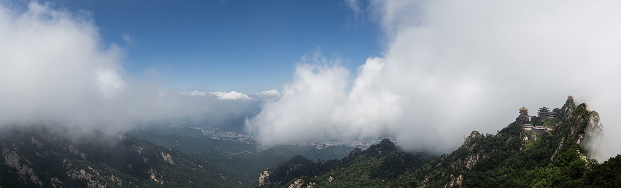 ZEISS Milvus 21mm F2.8 sample photo. Under the cloud photography