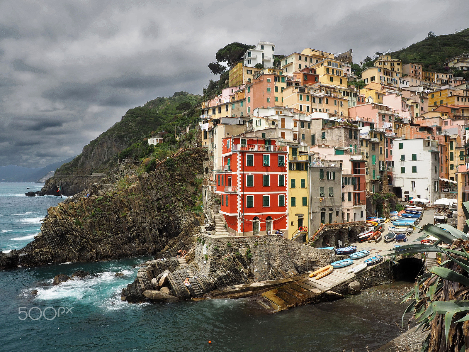 Olympus OM-D E-M1 + OLYMPUS M.12-50mm F3.5-6.3 sample photo. Riomaggiore in cinque terre photography