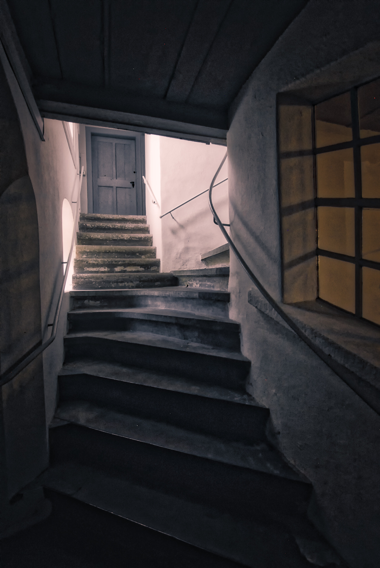 Nikon D200 + Sigma 10-20mm F3.5 EX DC HSM sample photo. Treppe photography