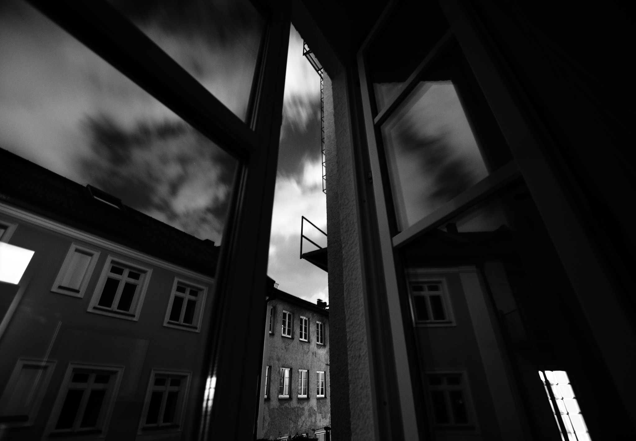 Sony SLT-A57 + Sigma 10-20mm F3.5 EX DC HSM sample photo. Window photography