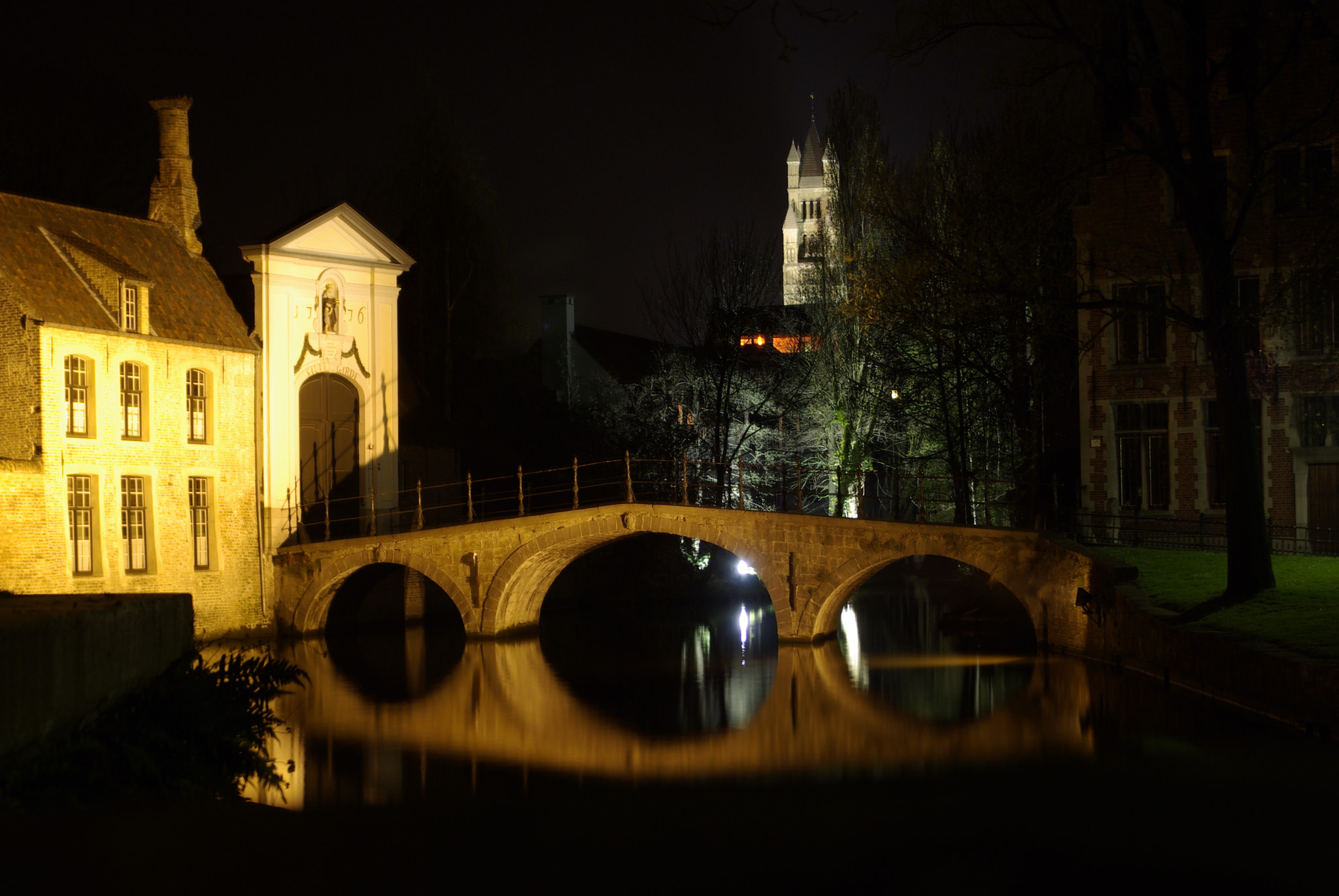 Pentax K10D sample photo. Nightime in bruges photography