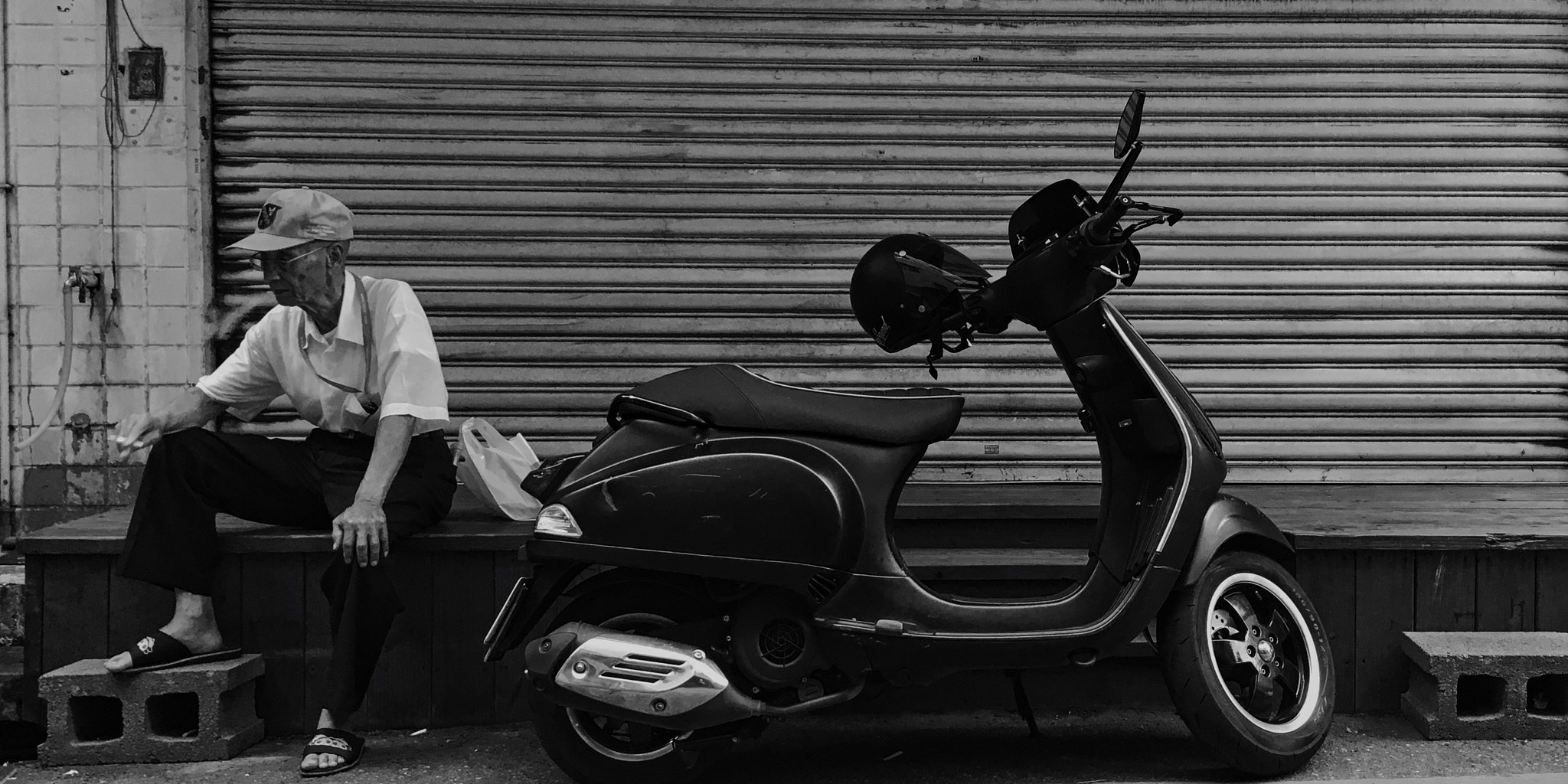 Jag.gr 645 PRO Mk III for Apple iPhone 6s sample photo. Street photography photography