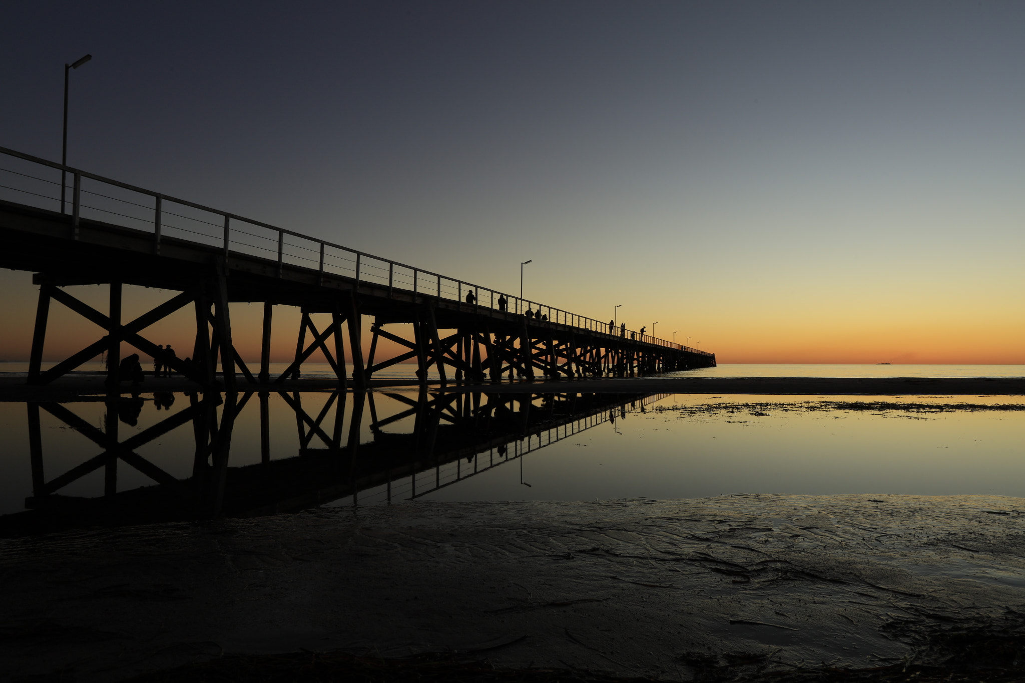 Canon EF 24mm F1.4L II USM sample photo. Towards the horizon photography