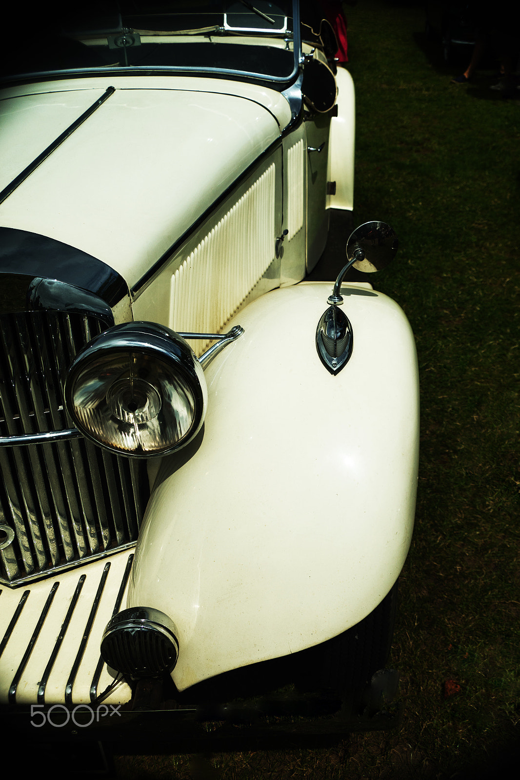 Sony DT 18-250mm F3.5-6.3 sample photo. Classic in white photography