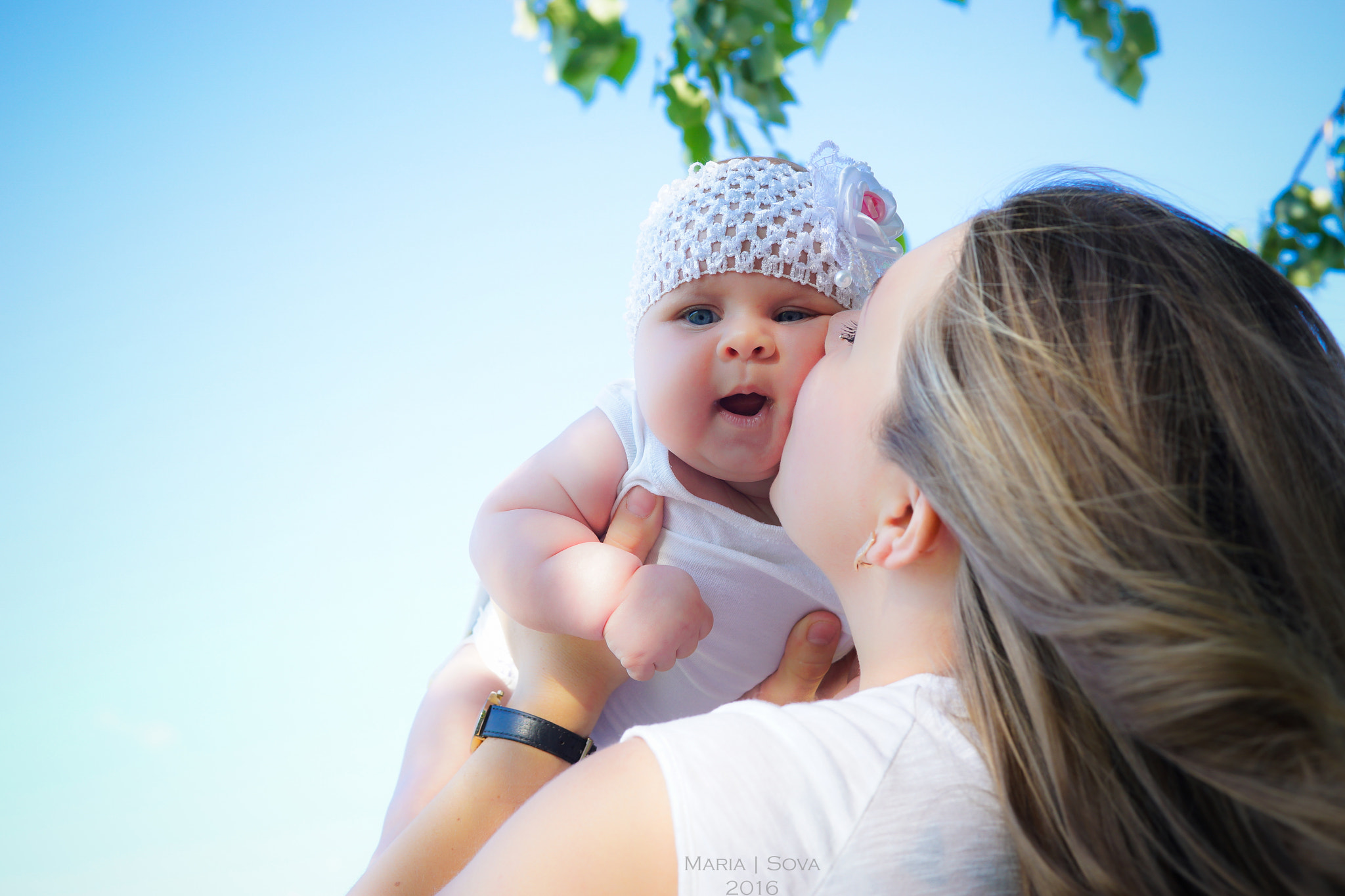 Sony a99 II + Minolta AF 50mm F1.4 [New] sample photo. Mom`s kiss photography