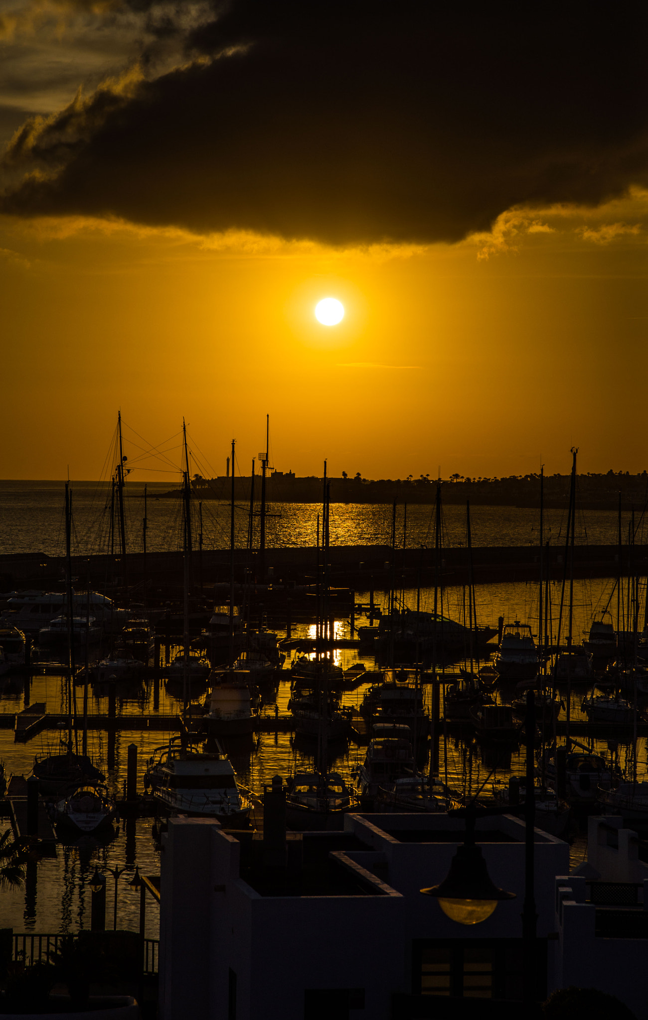 AF Zoom-Nikkor 28-105mm f/3.5-4.5D IF sample photo. Lanzarote sunset photography