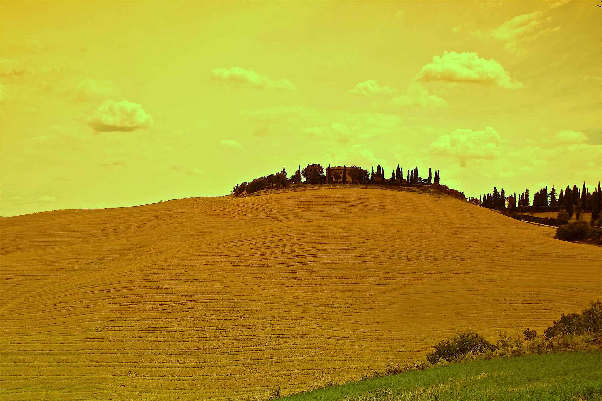 Sigma 17-70mm F2.8-4 DC Macro OS HSM sample photo. Collina con casa photography