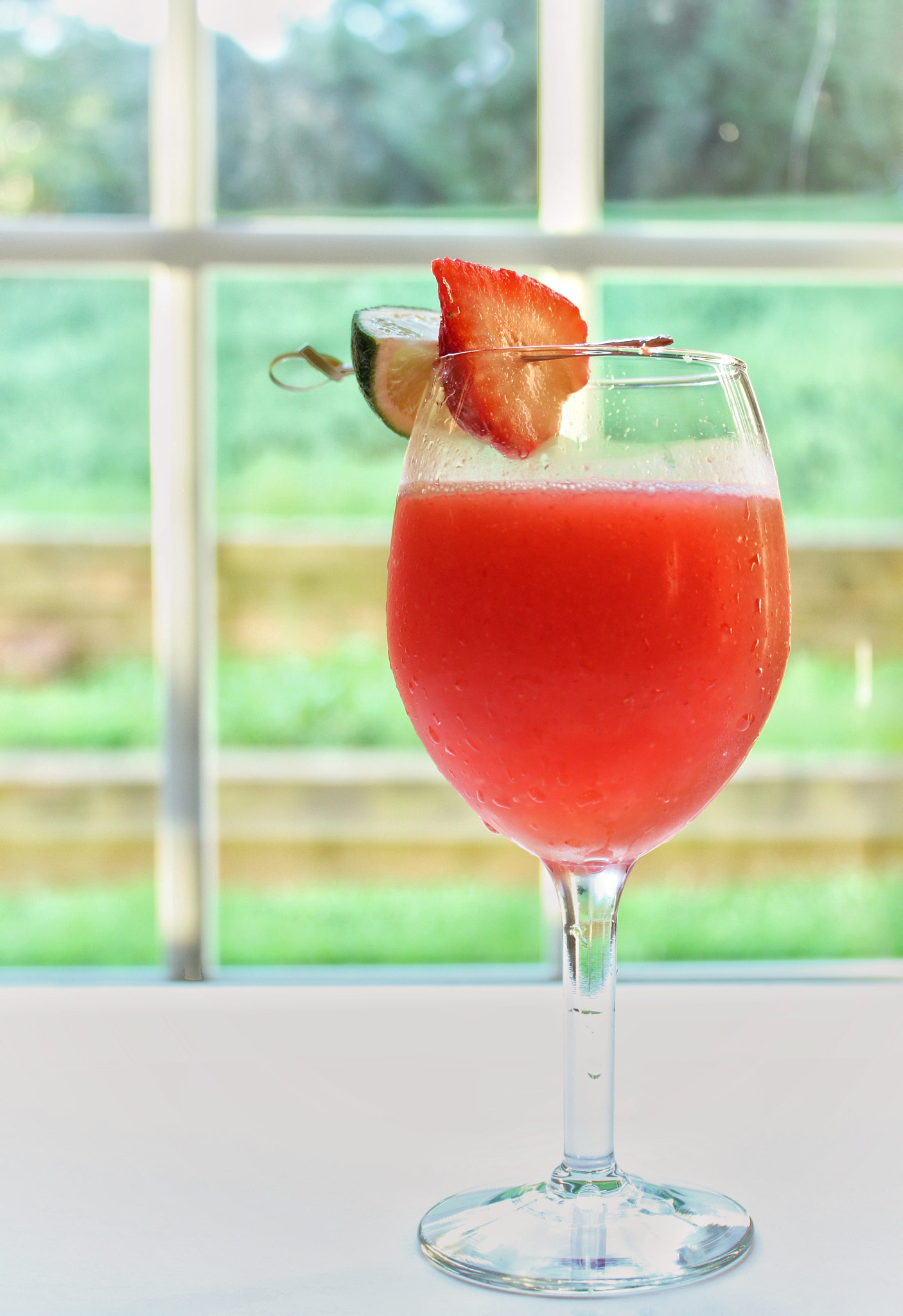 Canon EF-S 18-55mm F3.5-5.6 IS sample photo. Strawberry daiquiri photography