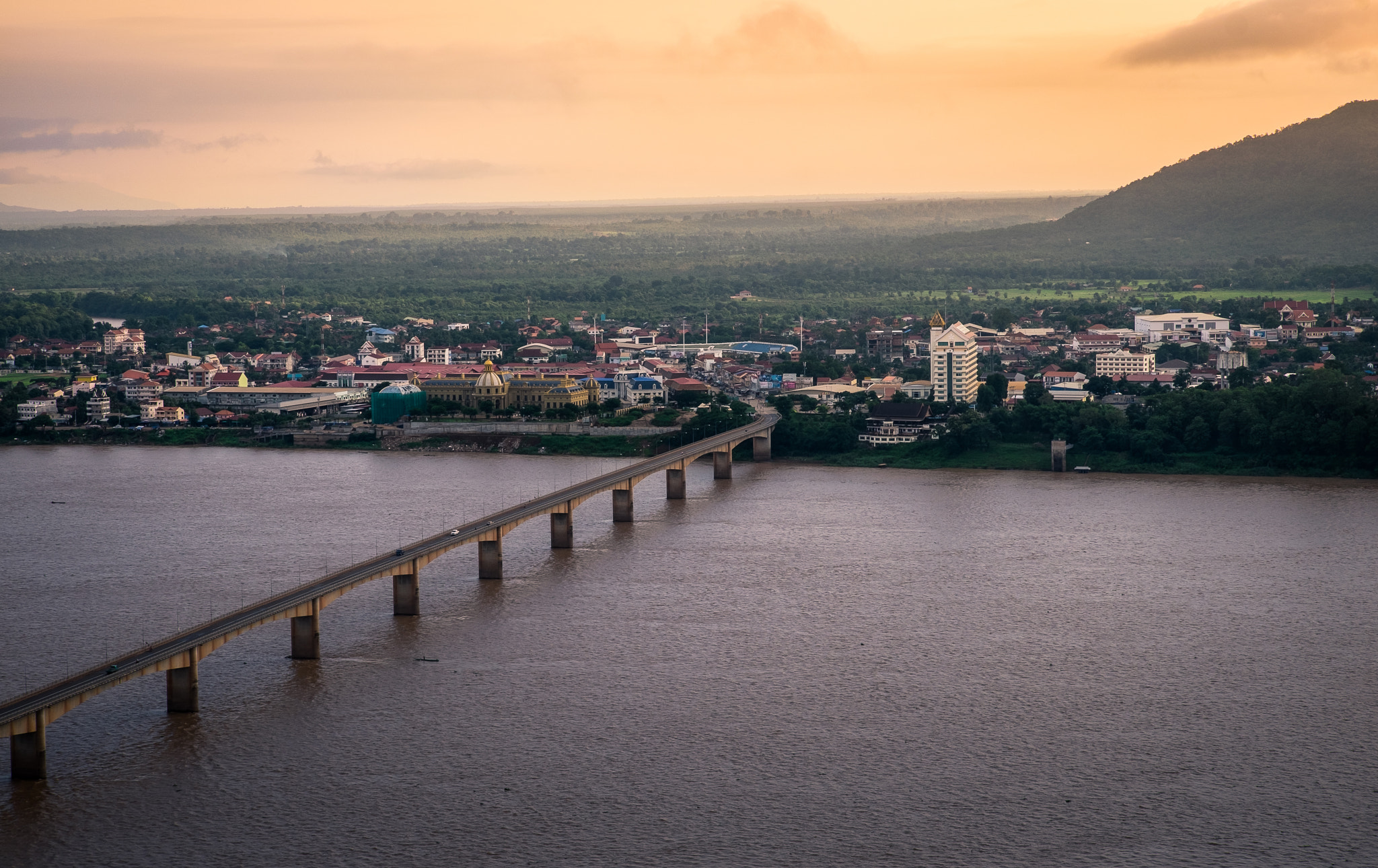 Fujifilm X-E2 + Fujifilm XC 50-230mm F4.5-6.7 OIS II sample photo. Pakse,laos photography