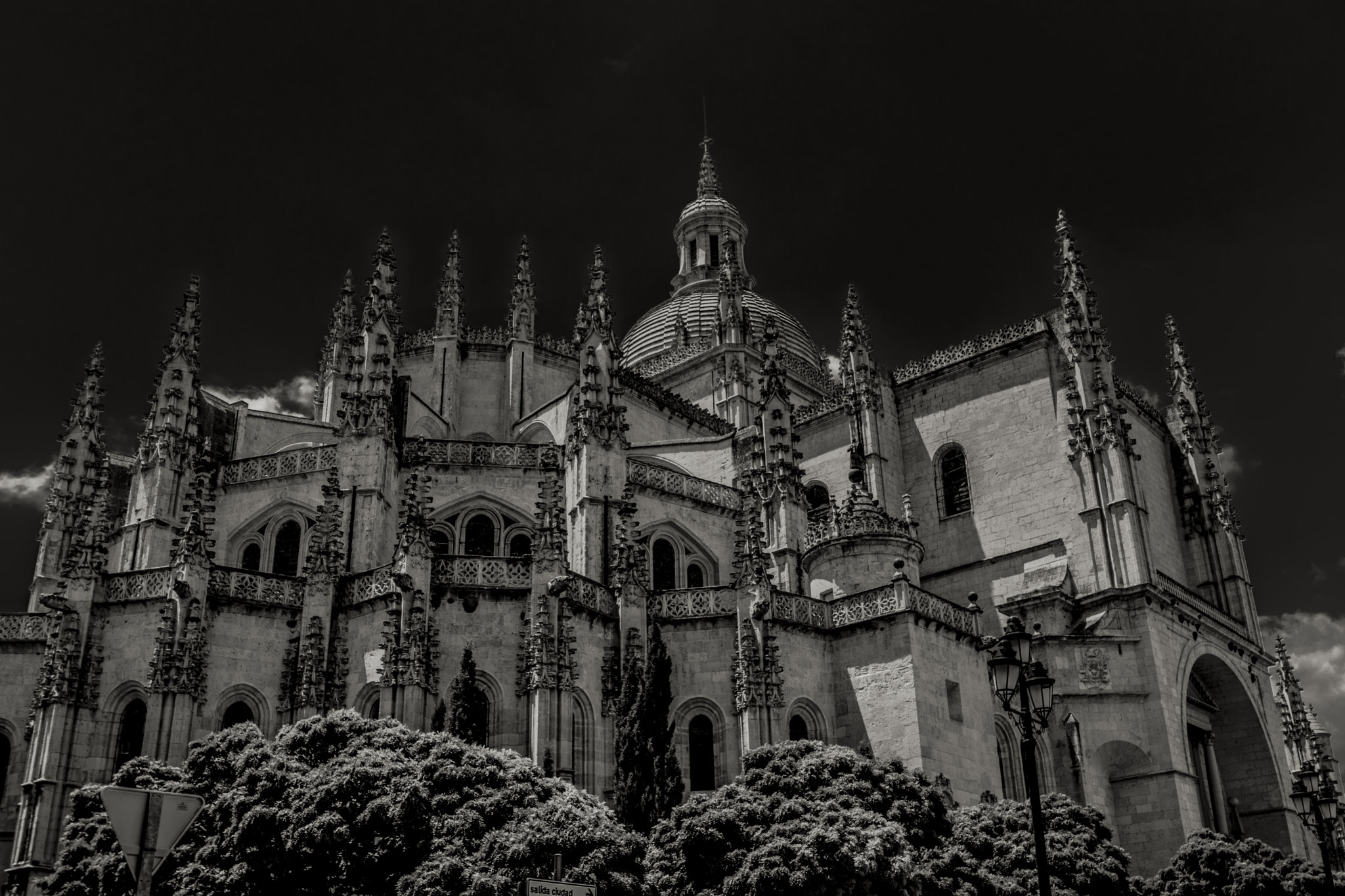 Nikon D5300 + Tamron SP AF 10-24mm F3.5-4.5 Di II LD Aspherical (IF) sample photo. Segovia. cathedral photography