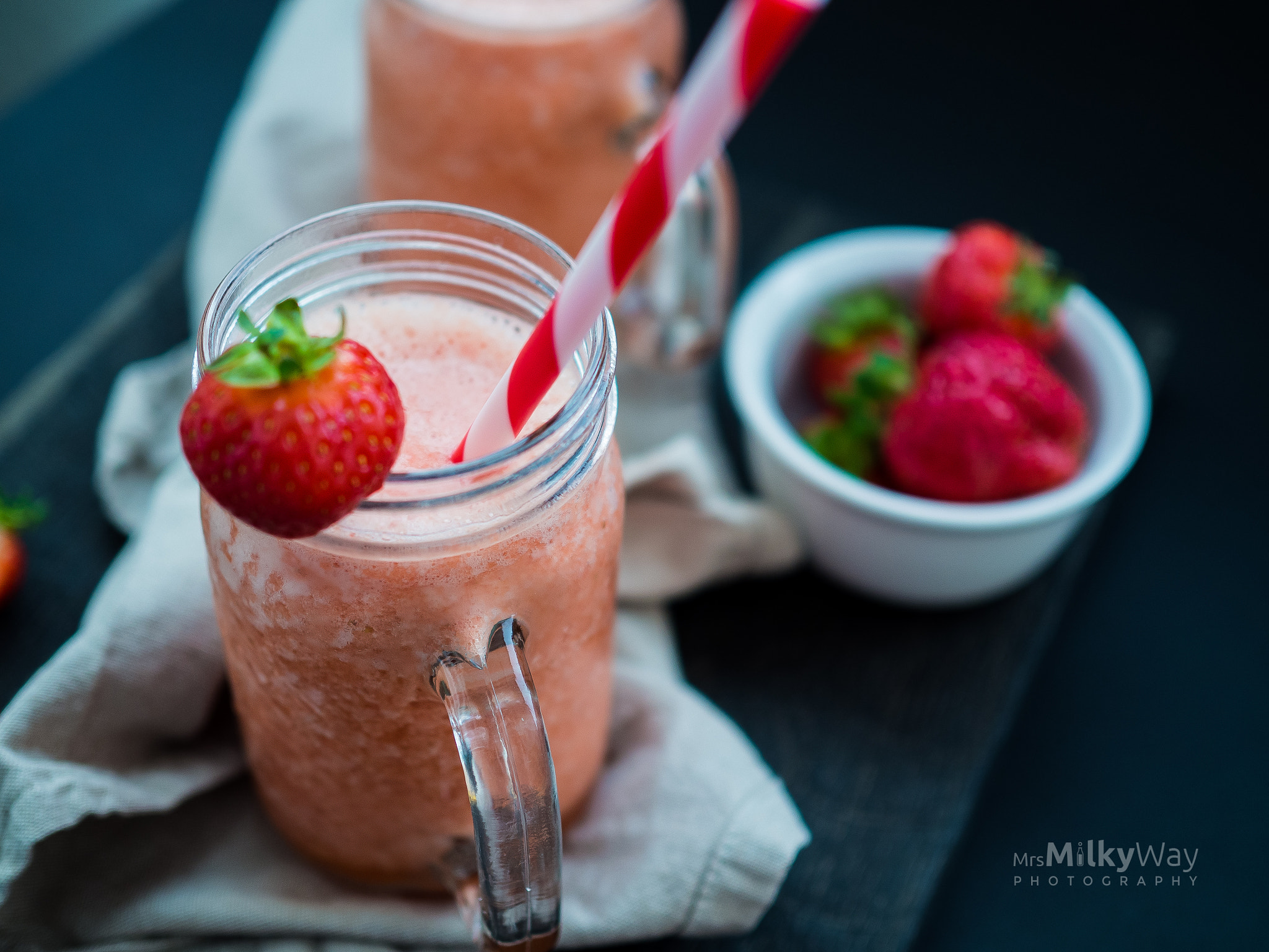 Olympus OM-D E-M10 II + Olympus M.Zuiko Digital 25mm F1.8 sample photo. Fresh summer strawberry smoothie photography