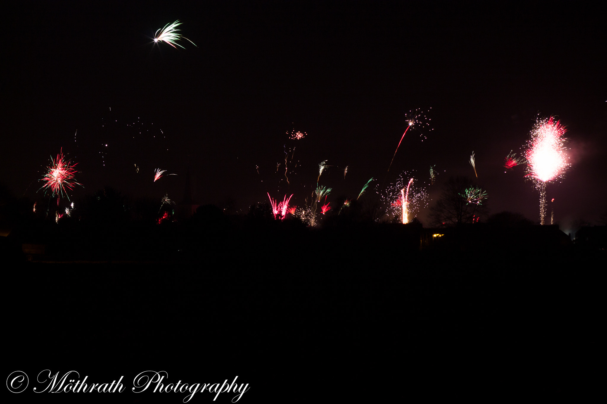 Canon EOS 1100D (EOS Rebel T3 / EOS Kiss X50) + Canon EF 70-210mm f/4 sample photo. Firework // feuerwerk photography