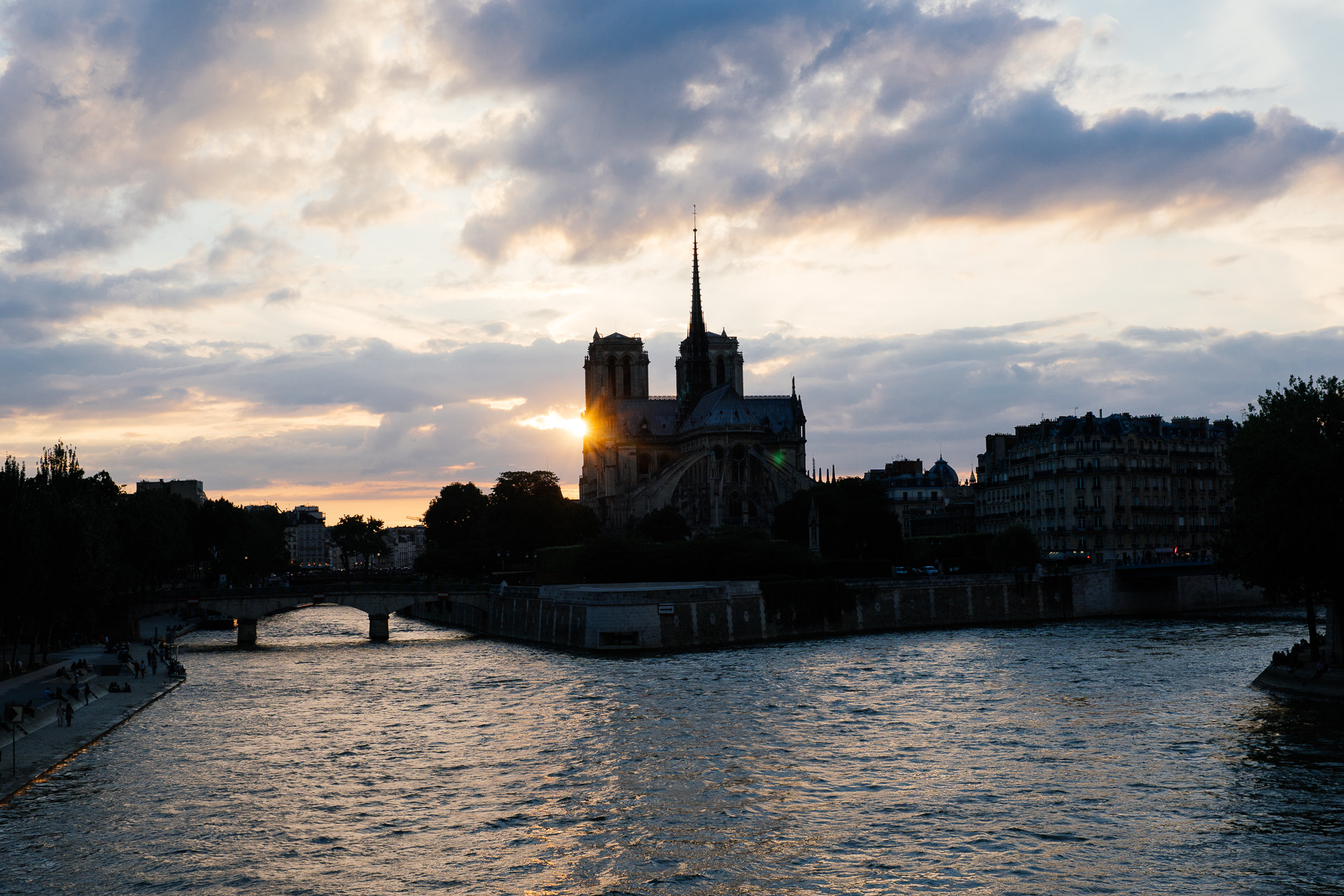 Sony a6300 + E 32mm F1.8 sample photo. Notre dame de paris photography