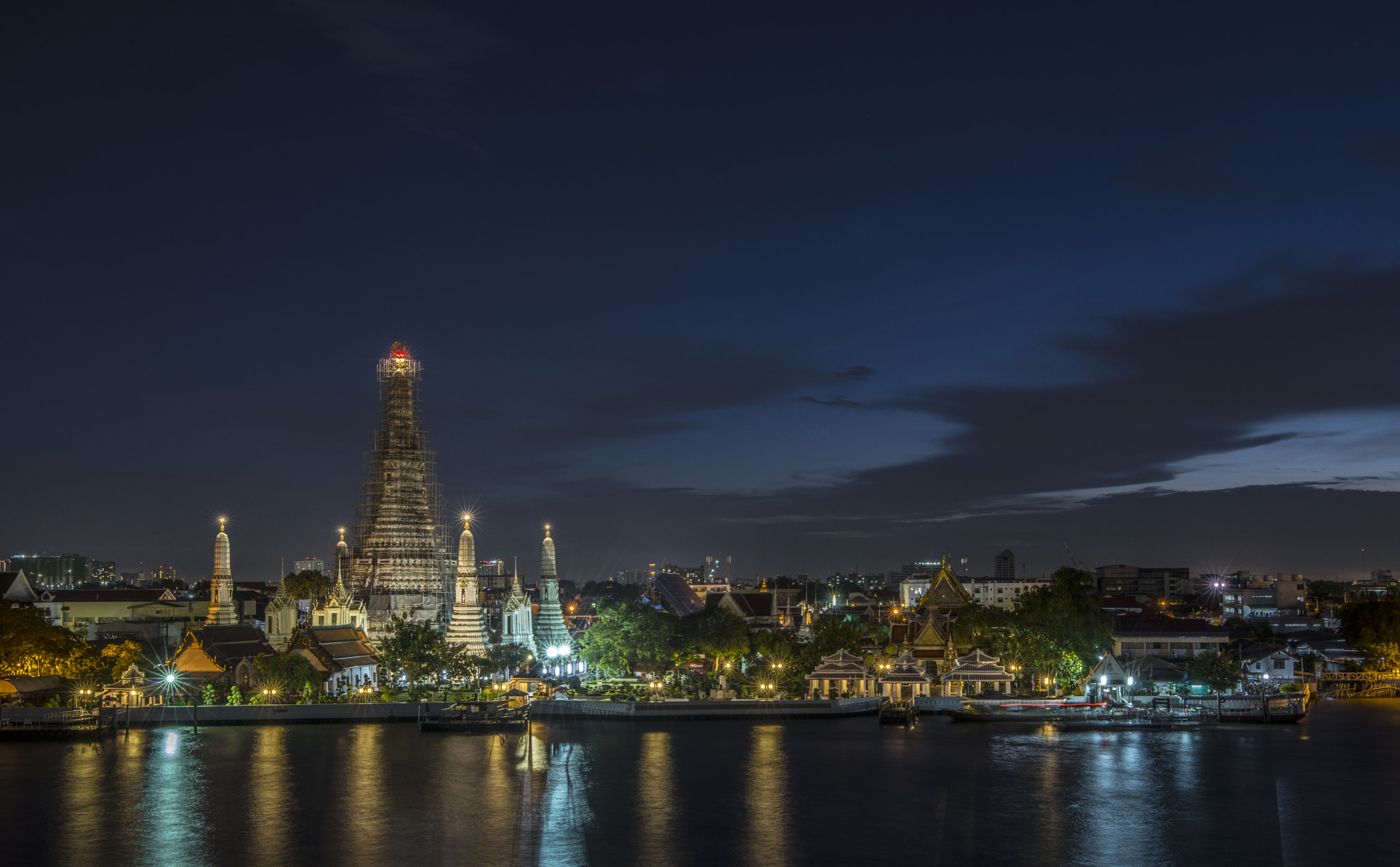 Pentax 645Z + HD Pentax-DA645 28-45mm F4.5ED AW SR sample photo. Wat arun photography