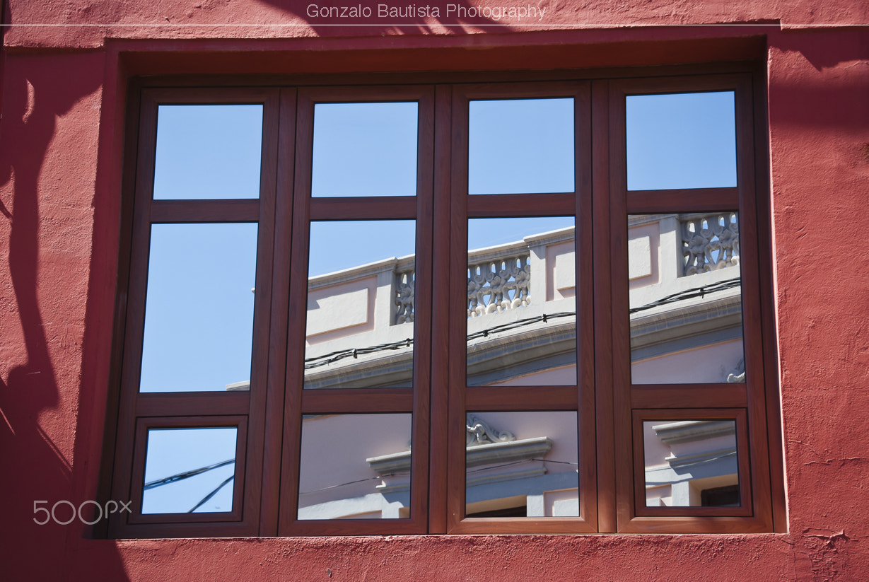Nikon D40X sample photo. Reflections in the glass. photography
