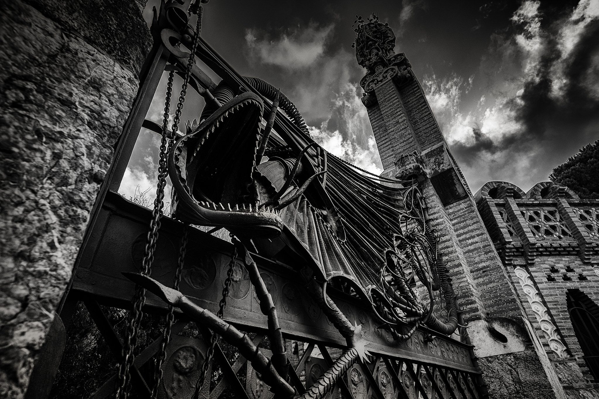 ZEISS Touit 12mm F2.8 sample photo. Gaudi pavillon - barcelona photography