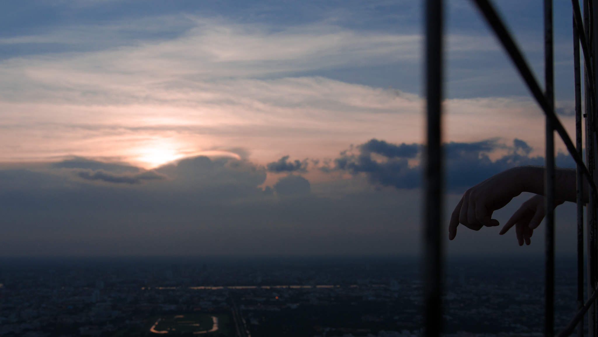 Nikon D5100 + Sigma 18-35mm F1.8 DC HSM Art sample photo. Catching the last sunshine photography