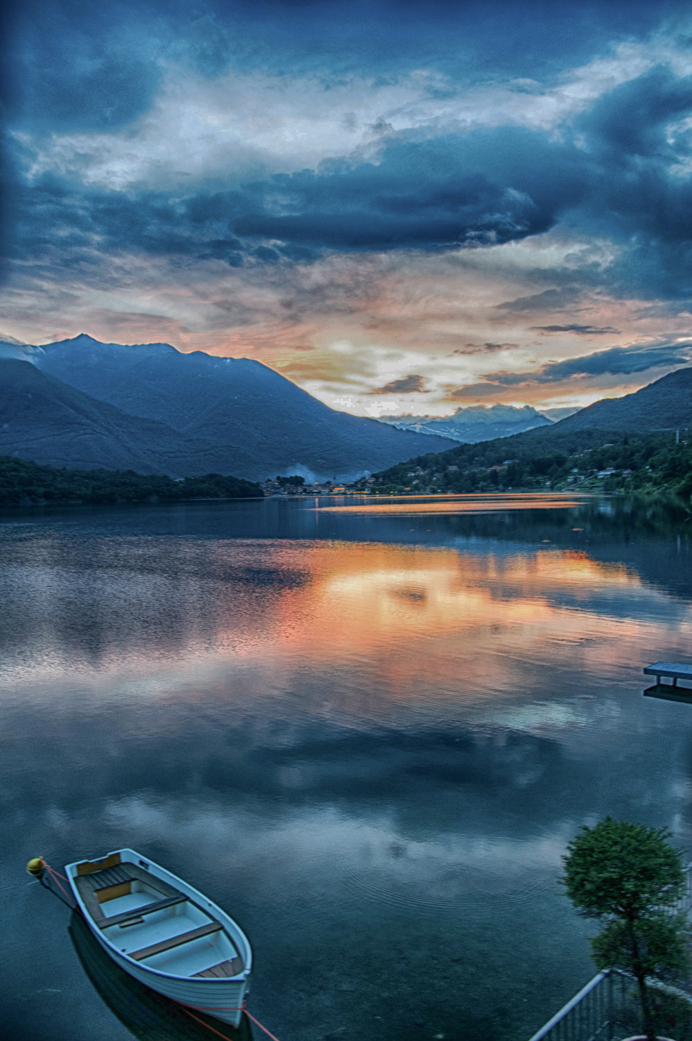 Nikon D3S sample photo. Reflets sur le mergozzo photography