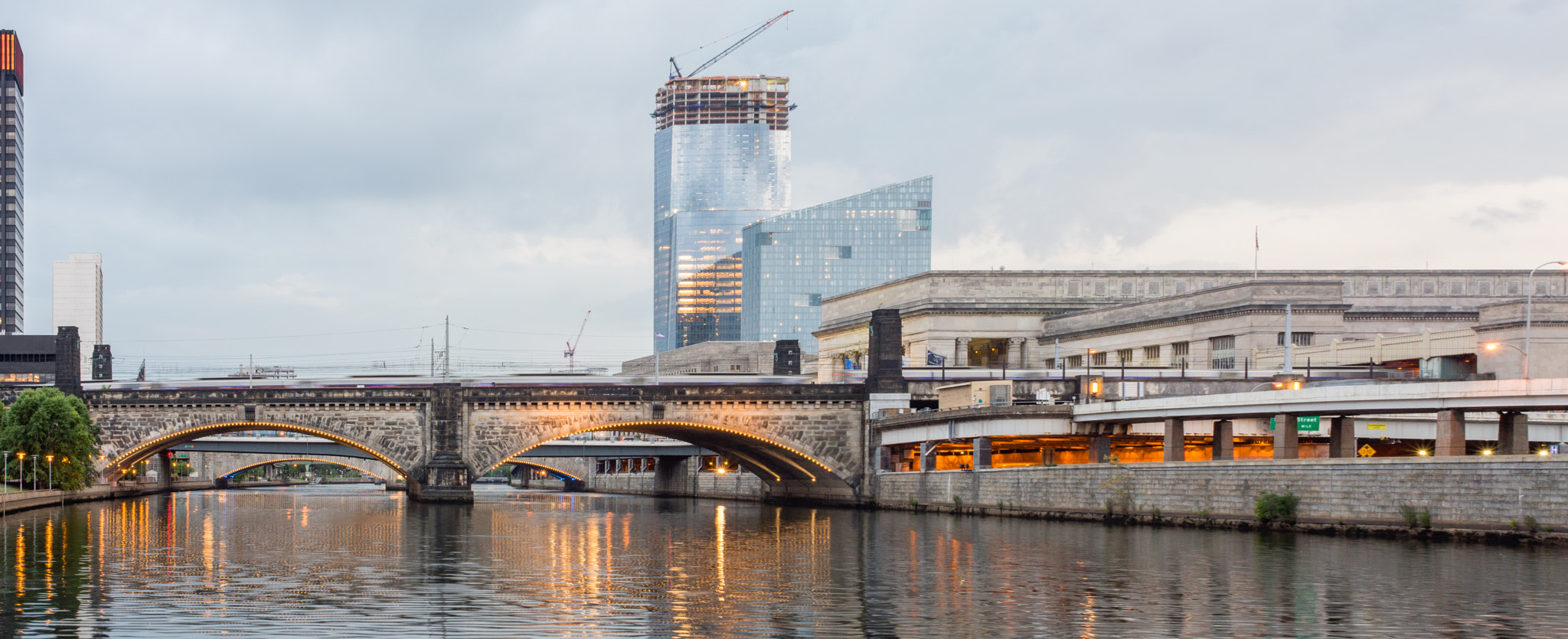 Nikon D7200 + Nikon AF Nikkor 24mm F2.8D sample photo. Schuylkill river trail | philadelphia photography