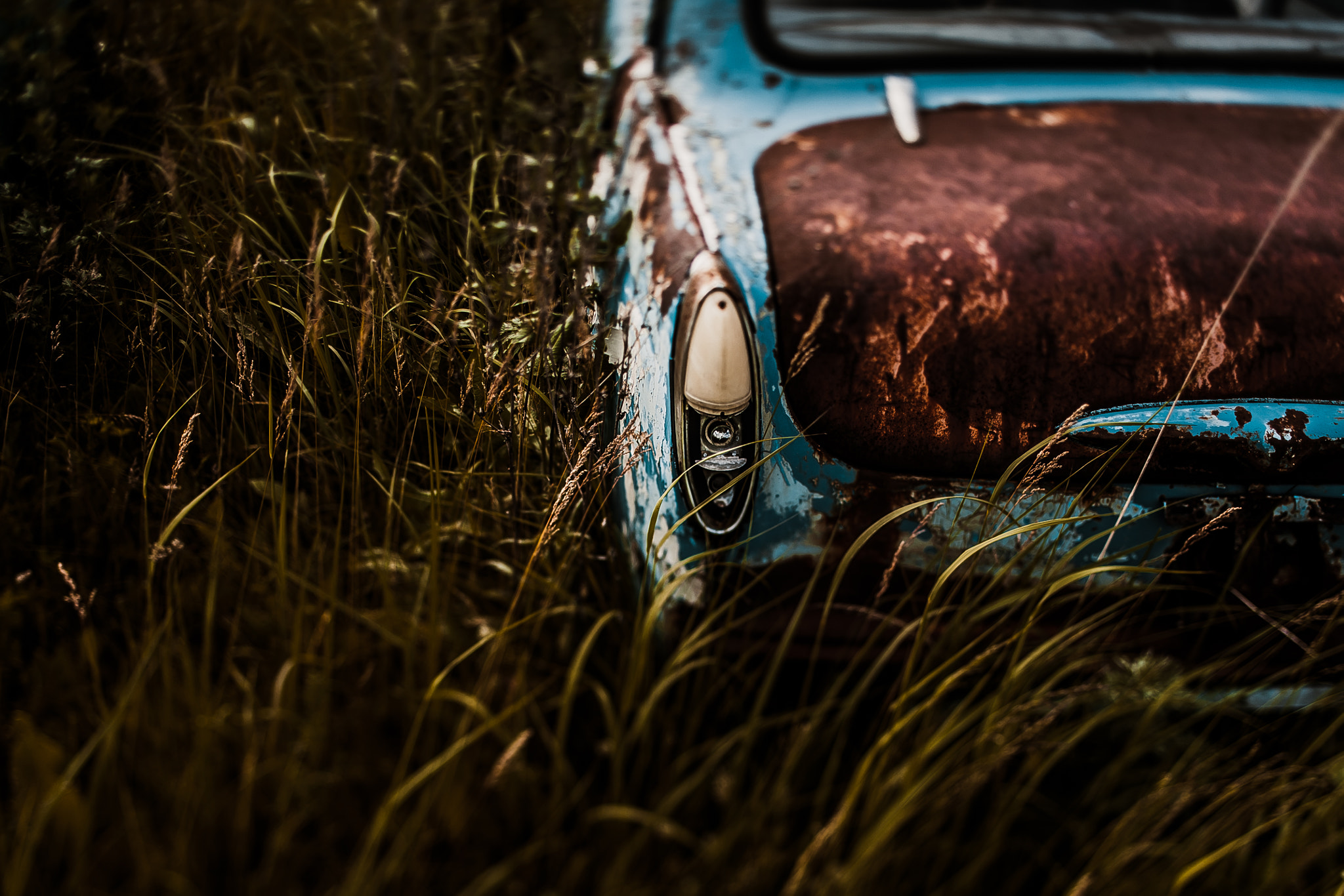 Canon EOS 5D + Canon TS-E 45mm F2.8 Tilt-Shift sample photo. Old russian car photography