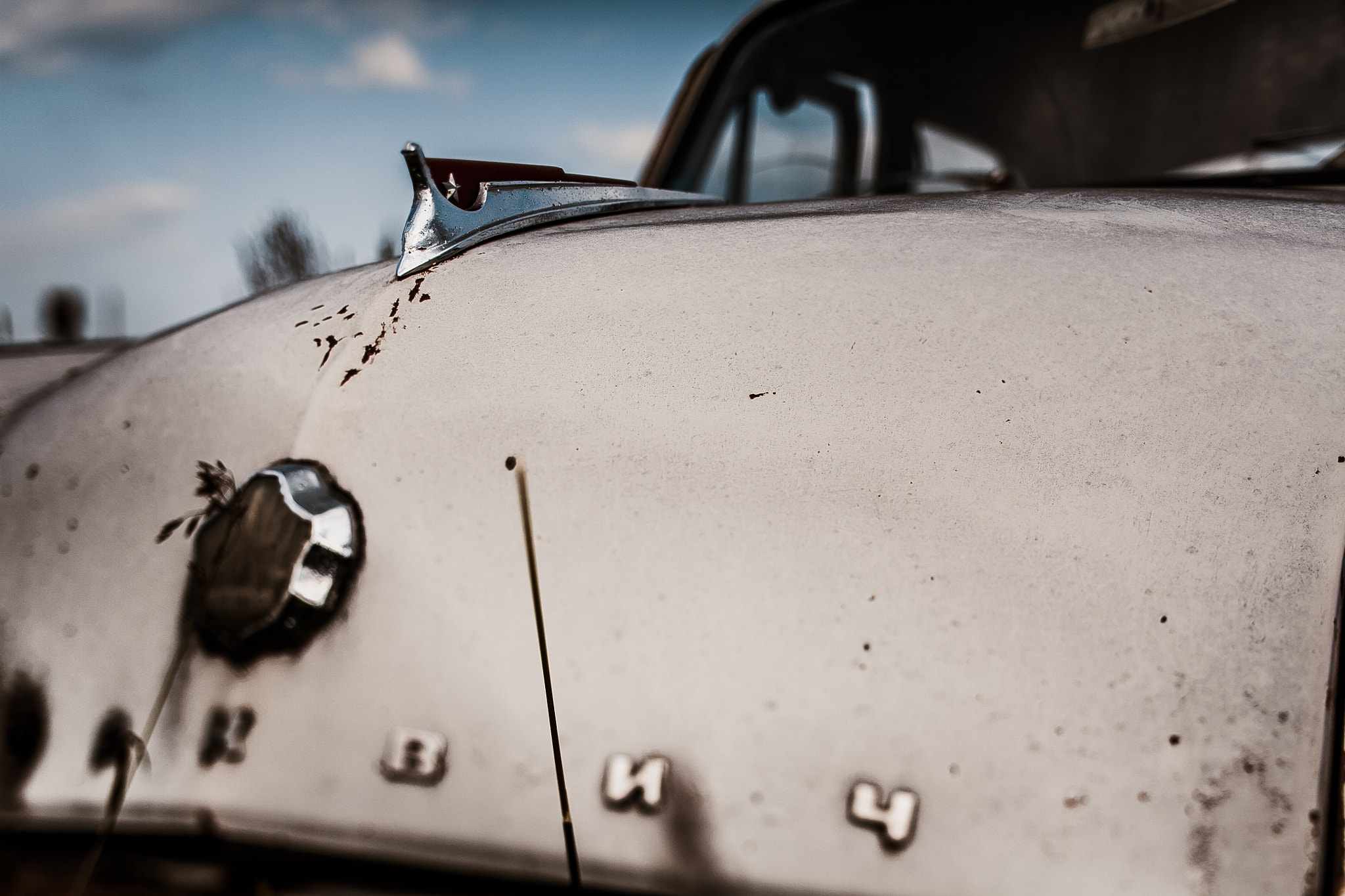 Canon EOS 5D + Canon TS-E 45mm F2.8 Tilt-Shift sample photo. Old russian car photography