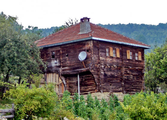 Pentax OPTIO S4I sample photo. Traditional wooden house photography