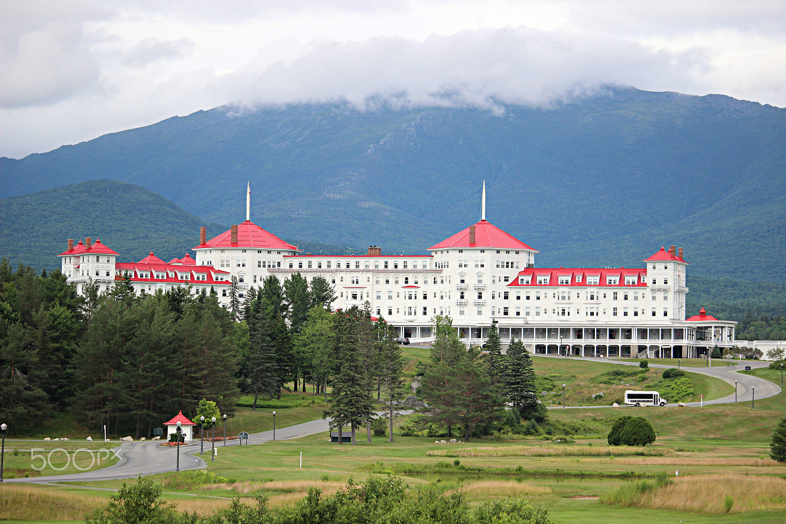 Canon EOS 600D (Rebel EOS T3i / EOS Kiss X5) + 55.0 - 250.0 mm sample photo. Mount washington resort photography