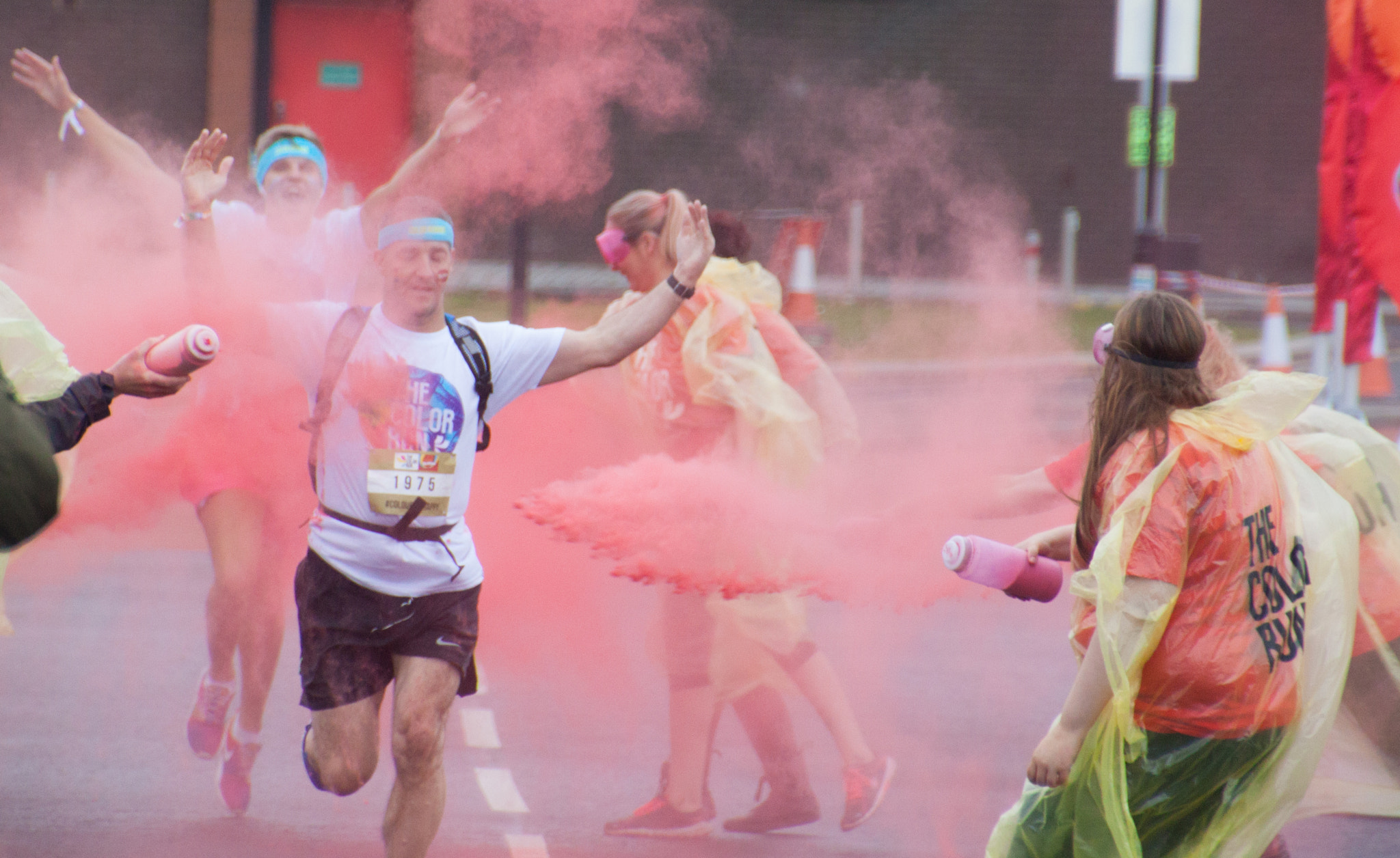 Canon EOS 500D (EOS Rebel T1i / EOS Kiss X3) + Tamron 18-270mm F3.5-6.3 Di II VC PZD sample photo. Color run glasgow photography