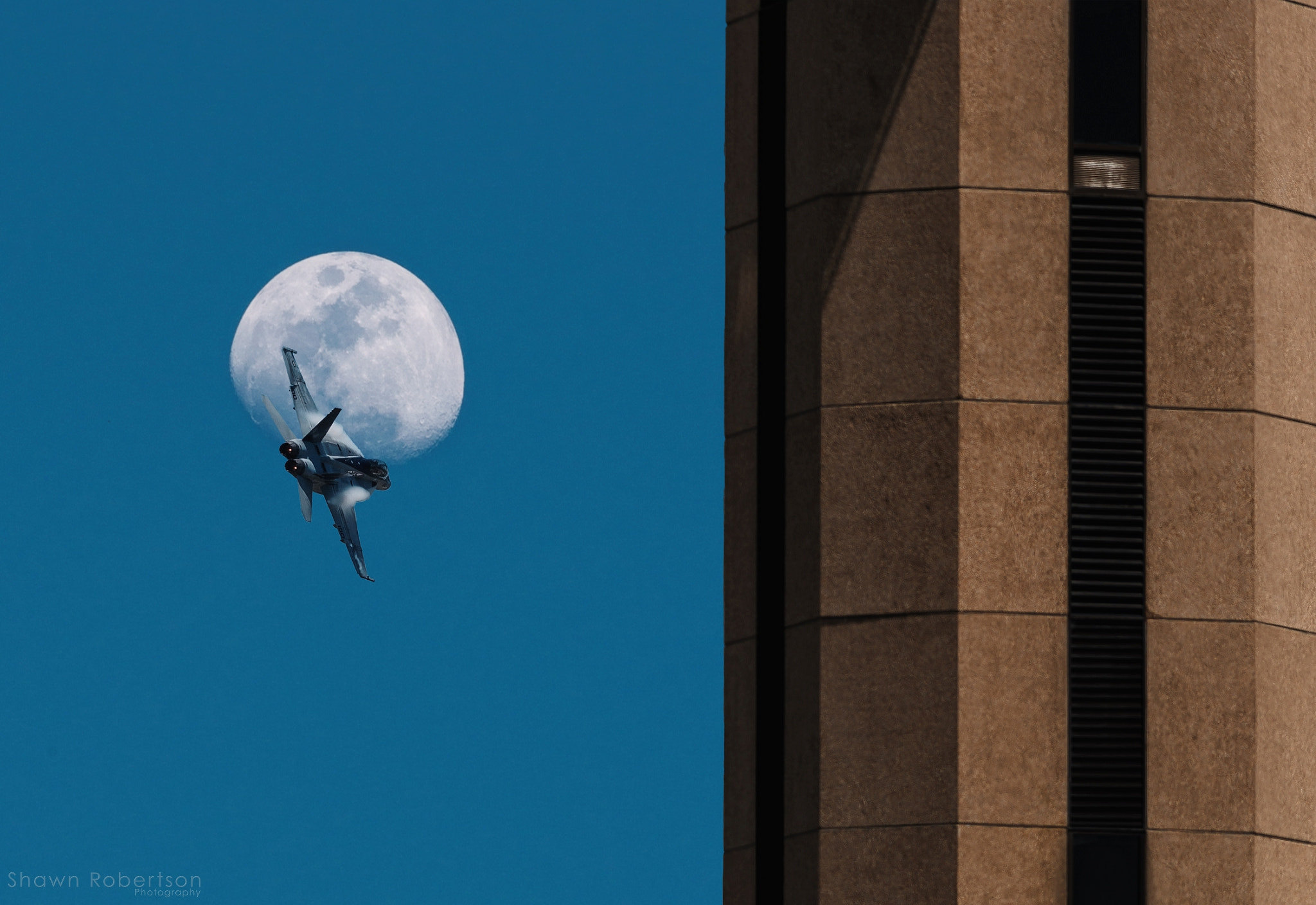 Nikon D800E + Nikon AF-S Nikkor 300mm F4D ED-IF sample photo. Buzzin the tower photography