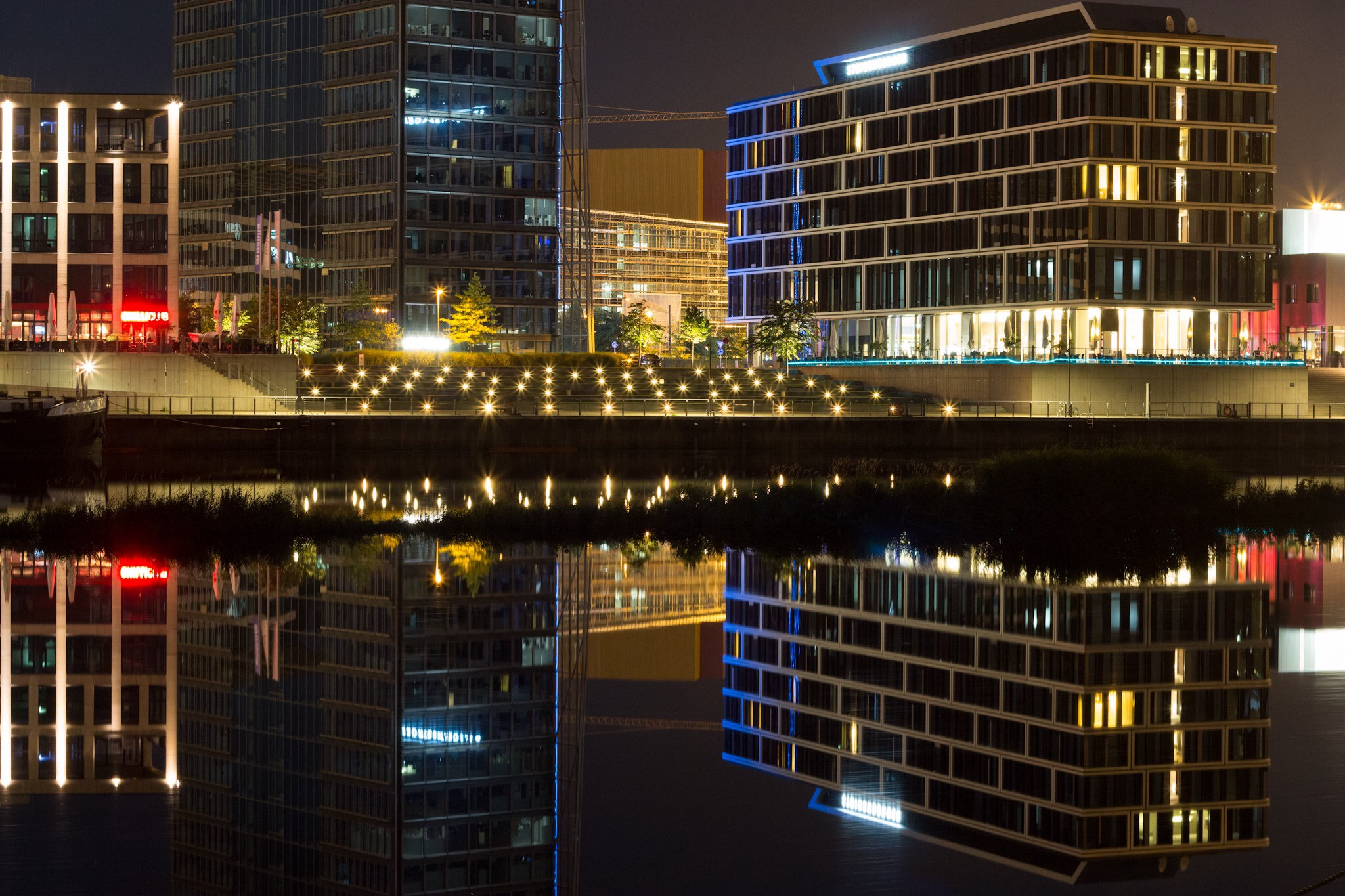 Canon EOS 70D + Canon EF 50mm f/1.8 sample photo. Last night but one: lights, water and reflections. taken by the riverside of the weser in bremen. photography