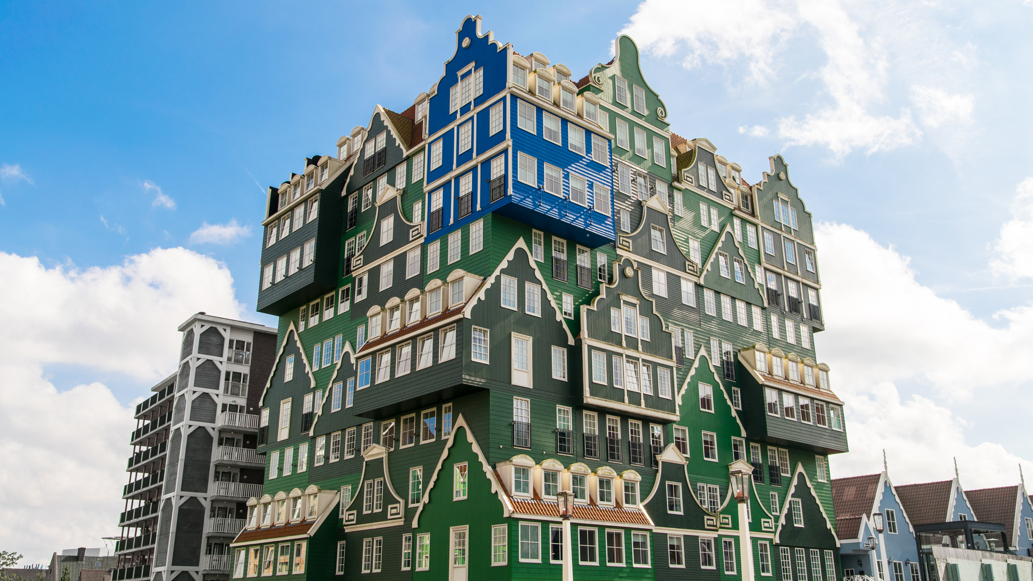 Nikon D5300 + Nikon AF-S Nikkor 20mm F1.8G ED sample photo. Zaandam stacked houses photography