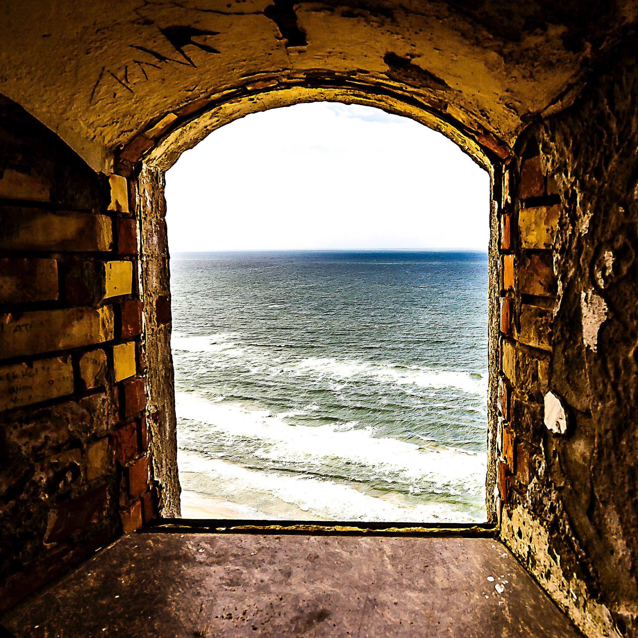 Sigma 20mm F1.4 DG HSM Art sample photo. Abandoned lighthouse photography