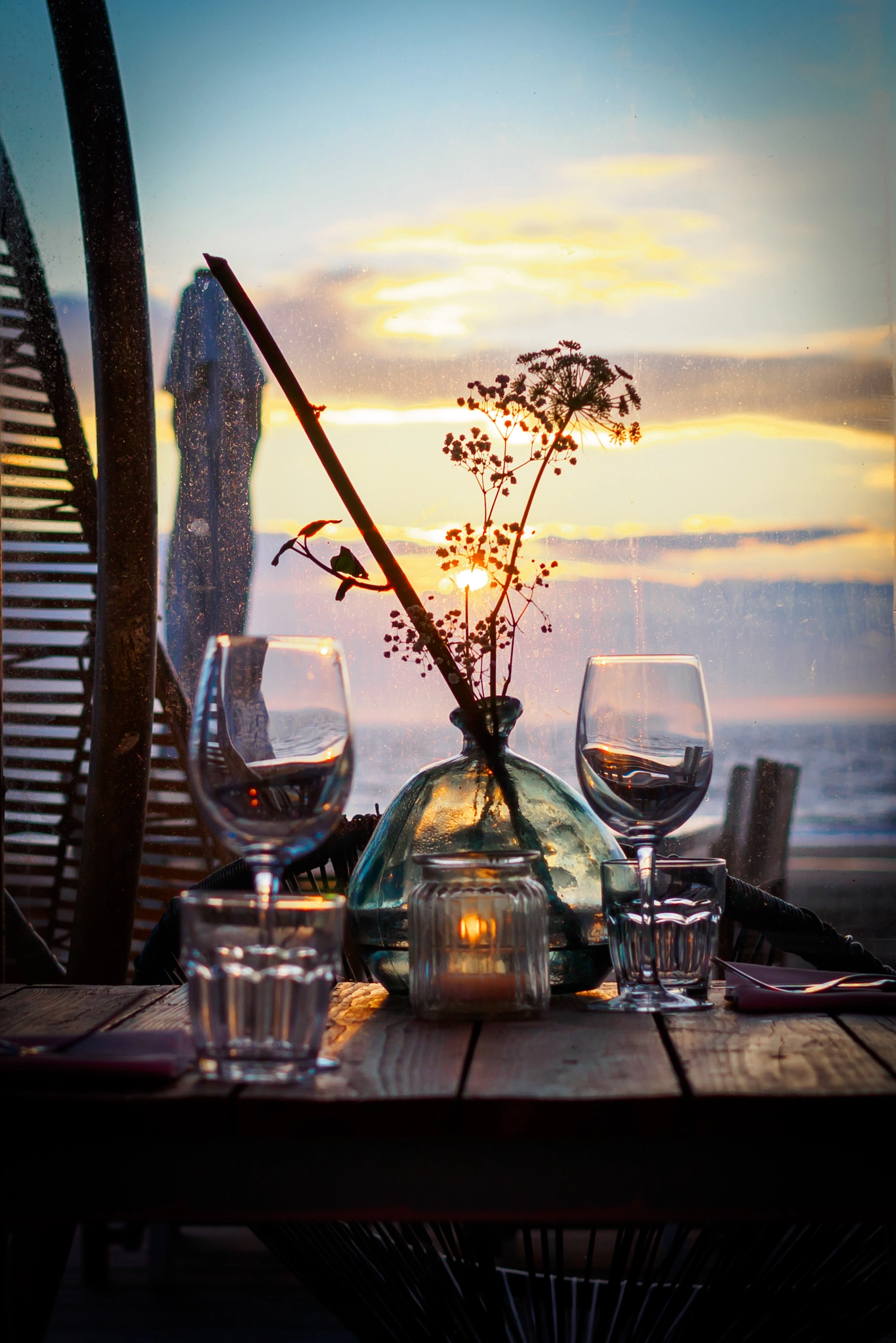 Olympus OM-D E-M10 + Sigma 30mm F2.8 DN Art sample photo. Dinner at the hague beach photography