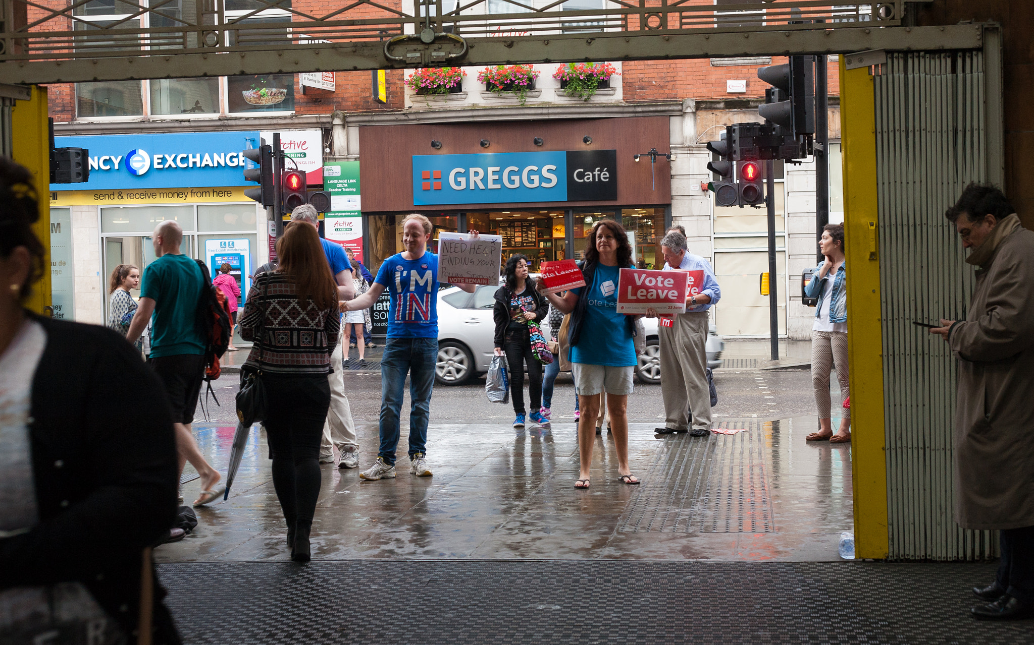 Canon EOS 5D + Canon EF 50mm F1.8 II sample photo. Referendum day photography