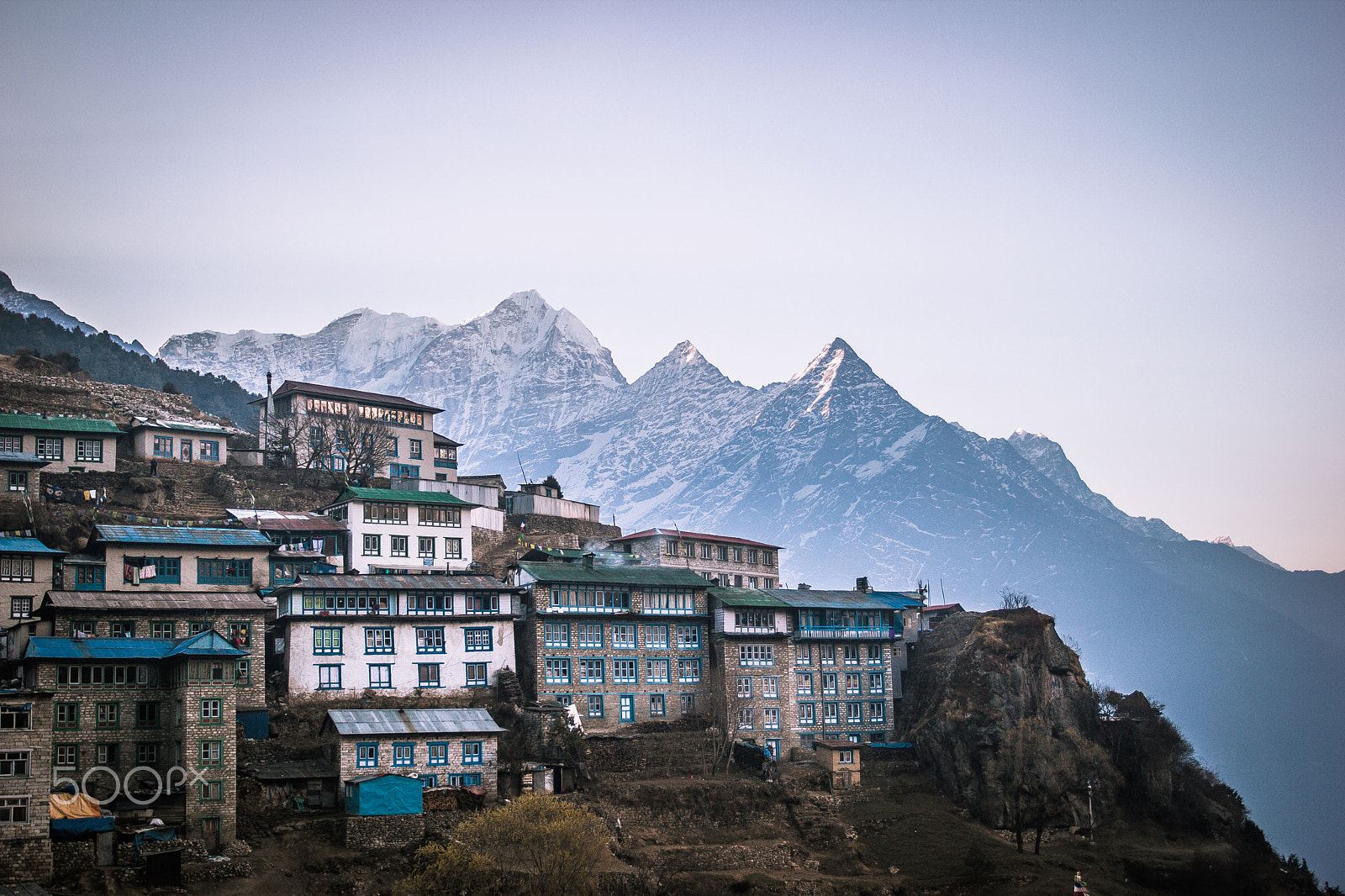 Canon EOS 550D (EOS Rebel T2i / EOS Kiss X4) + Canon EF 17-40mm F4L USM sample photo. Namche bazaar photography