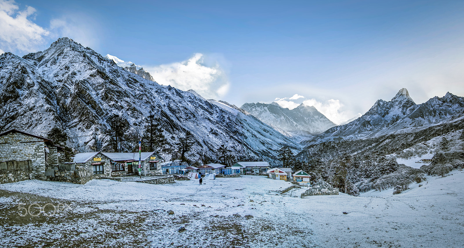 Canon EOS 550D (EOS Rebel T2i / EOS Kiss X4) + Canon EF 17-40mm F4L USM sample photo. Tengboche village photography