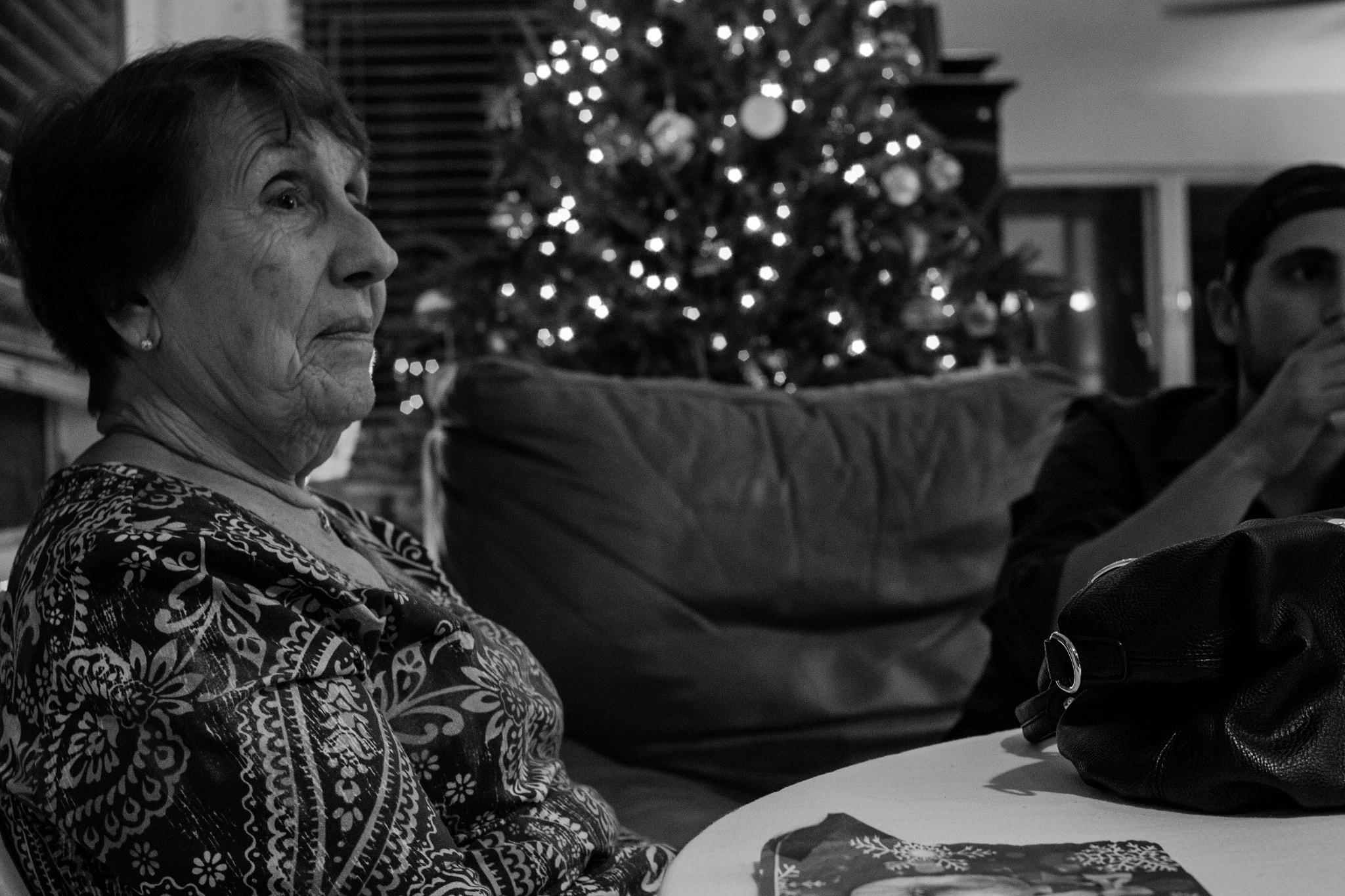 Canon EOS 650D (EOS Rebel T4i / EOS Kiss X6i) + Canon EF 35mm F2 sample photo. Abuelita photography