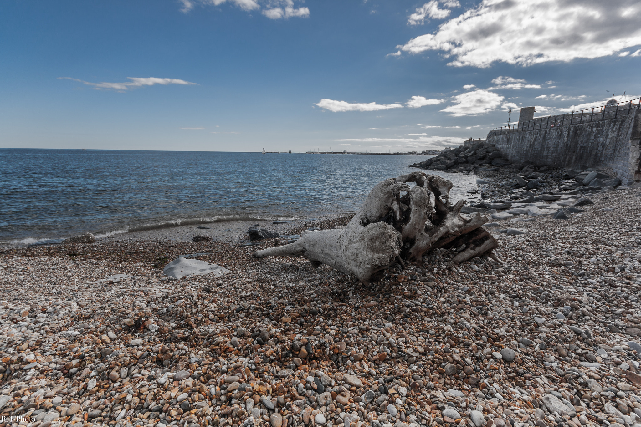 Canon EOS 1000D (EOS Digital Rebel XS / EOS Kiss F) + Sigma 10-20mm F4-5.6 EX DC HSM sample photo. Lyme regis photography