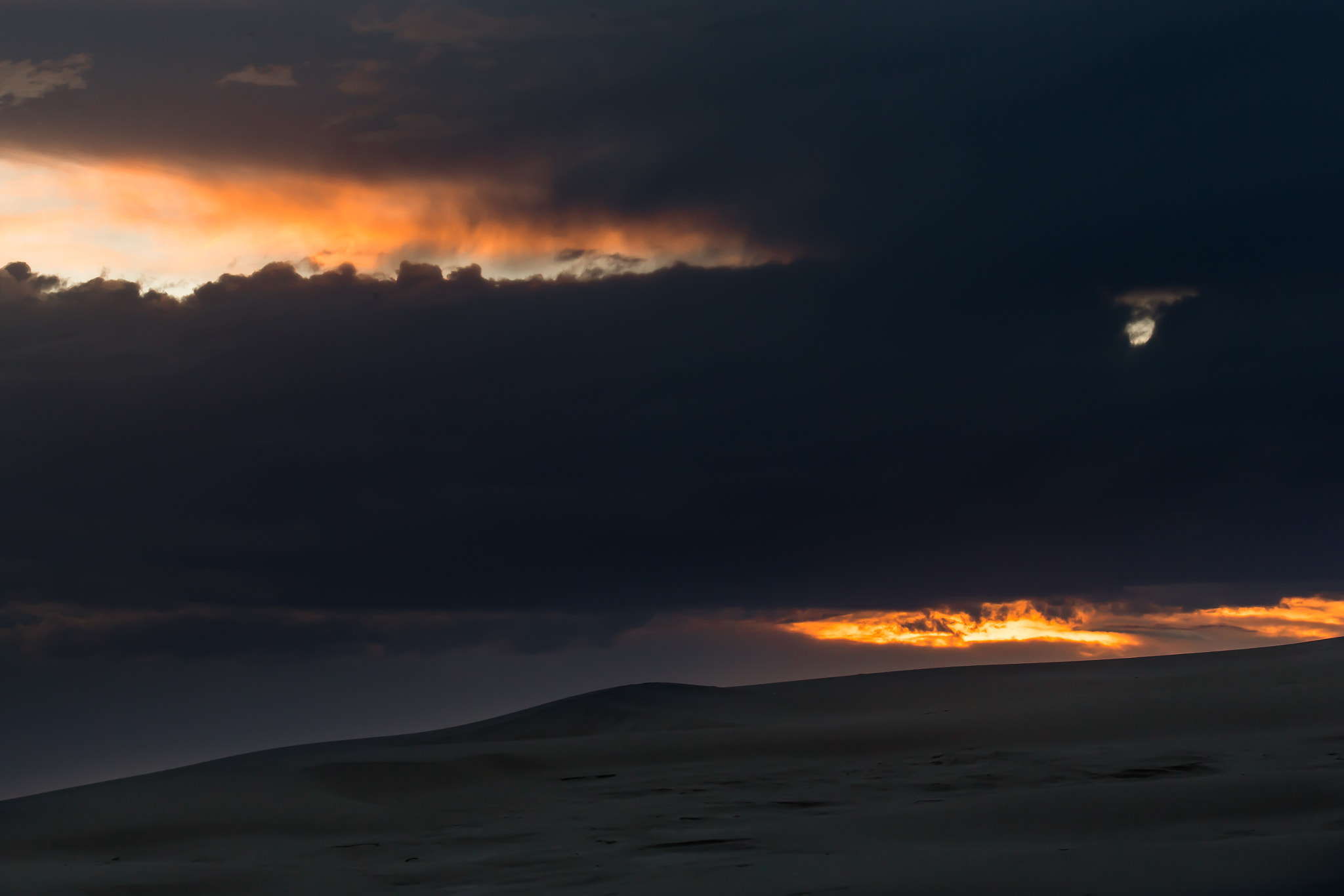 Canon EF 200-400mm F4L IS USM Extender 1.4x sample photo. Sunset storm photography