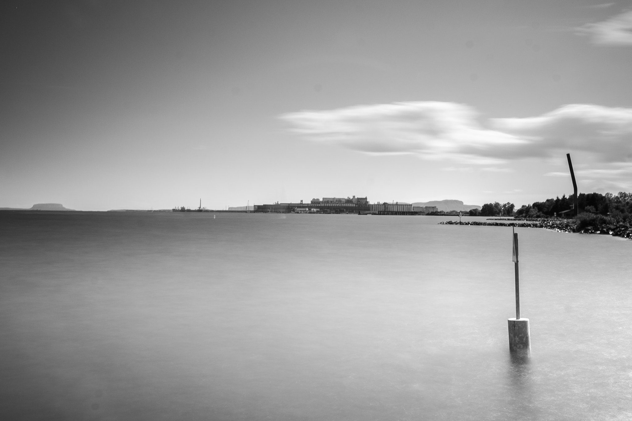 Fujifilm X-Pro1 + Fujifilm XF 16mm F1.4 R WR sample photo. Looking over the bay. photography