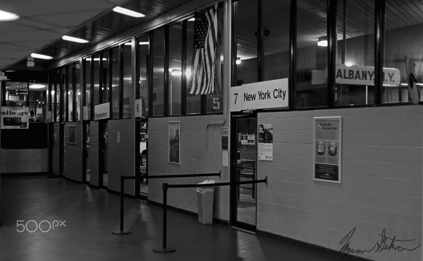 Canon EOS 5D + Canon EF 50mm F1.8 II sample photo. A door to new york photography