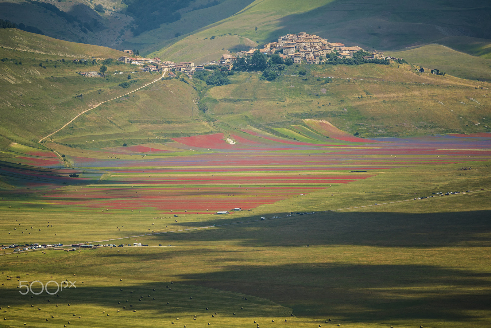 Nikon D810 + Nikon AF-S Nikkor 300mm F4D ED-IF sample photo. Castelluccio di norcia photography