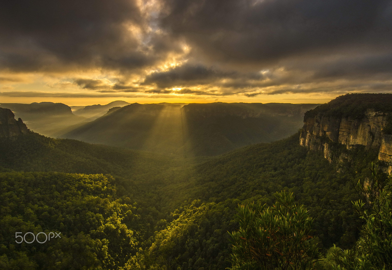 Sigma 10-20mm F3.5 EX DC HSM sample photo. "amber rays" shine down on govetts leap photography