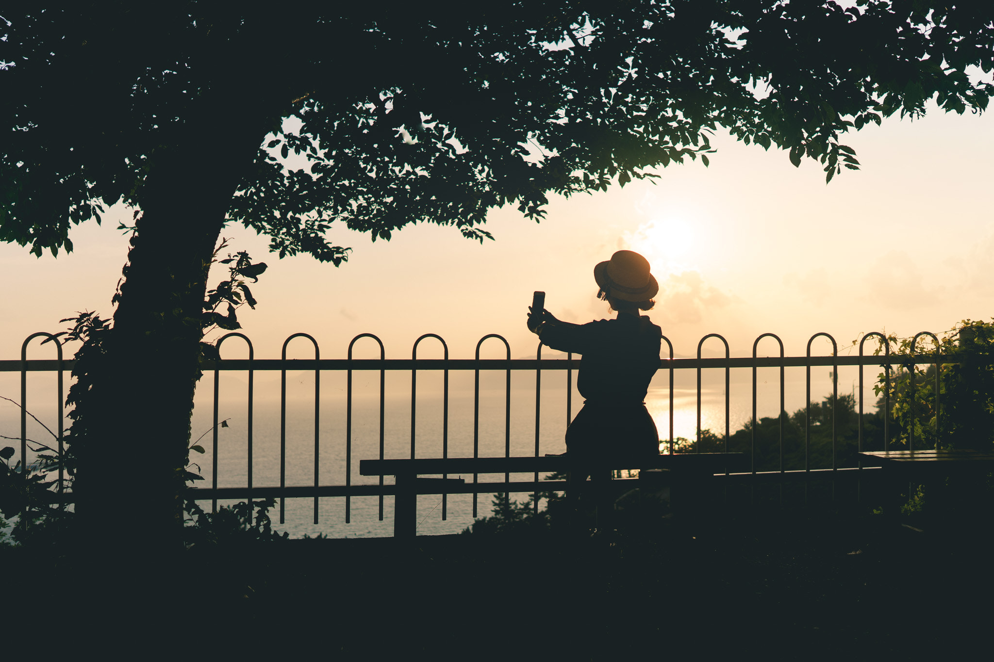 Sony a7 + ZEISS Batis 25mm F2 sample photo. Sunset selfie photography