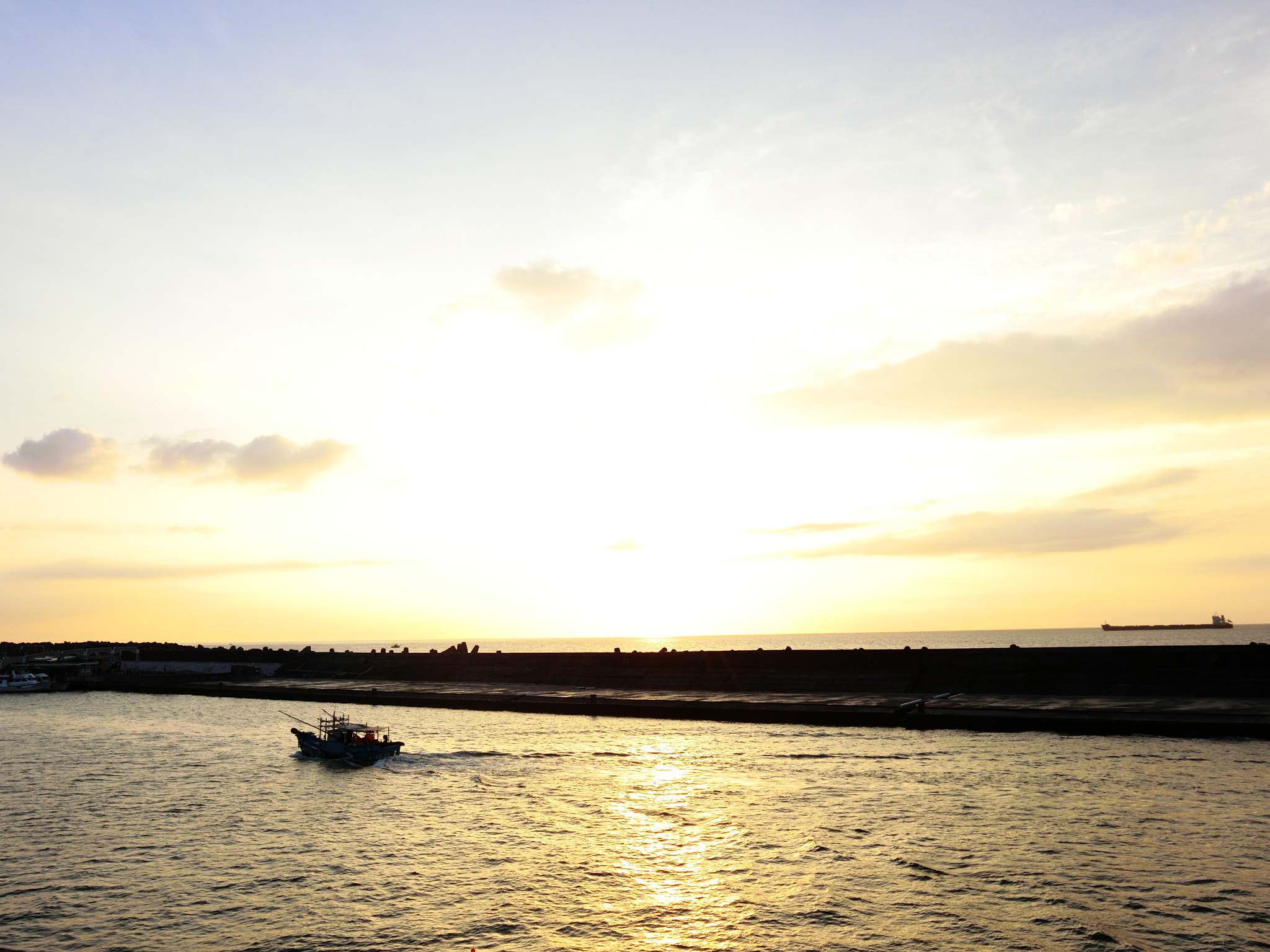 CASIO EX-10 sample photo. Ship in the morning sunshine photography