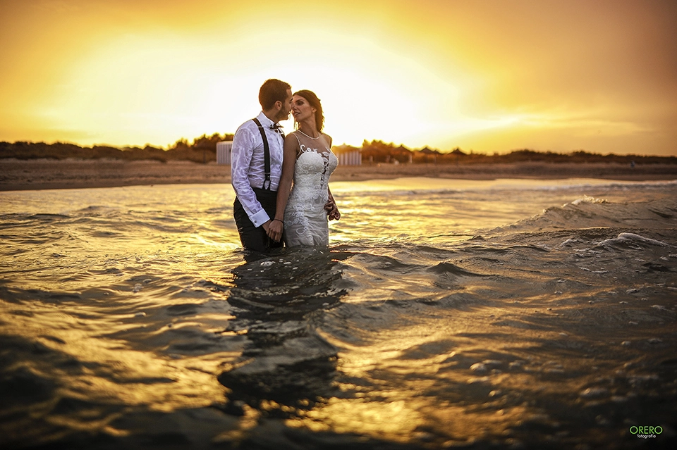 Nikon D3S + Nikon AF-S Nikkor 35mm F1.4G sample photo. Gold wedding photography