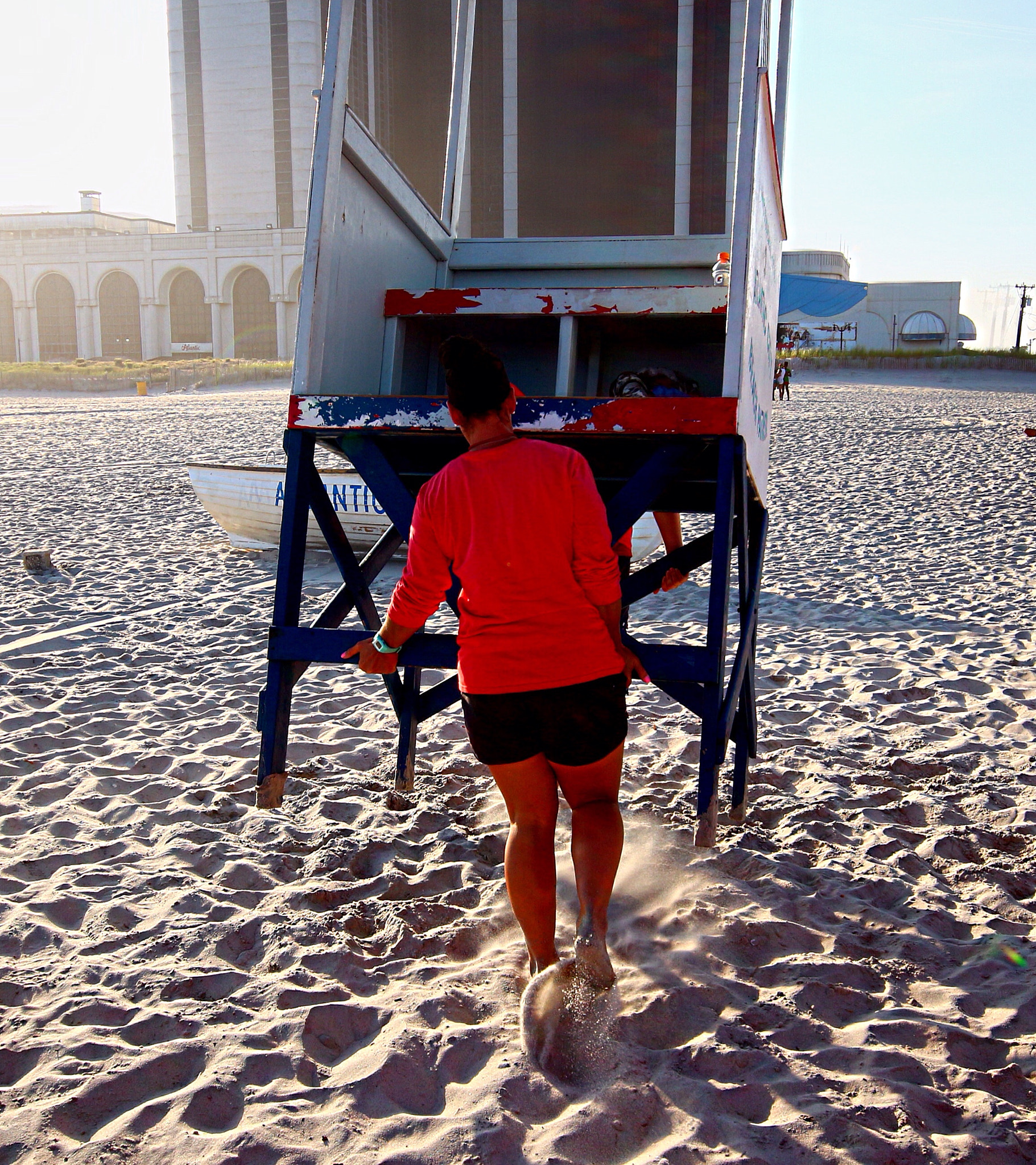 Canon EOS 650D (EOS Rebel T4i / EOS Kiss X6i) + Canon 10-20mm sample photo. Lifeguard stand photography