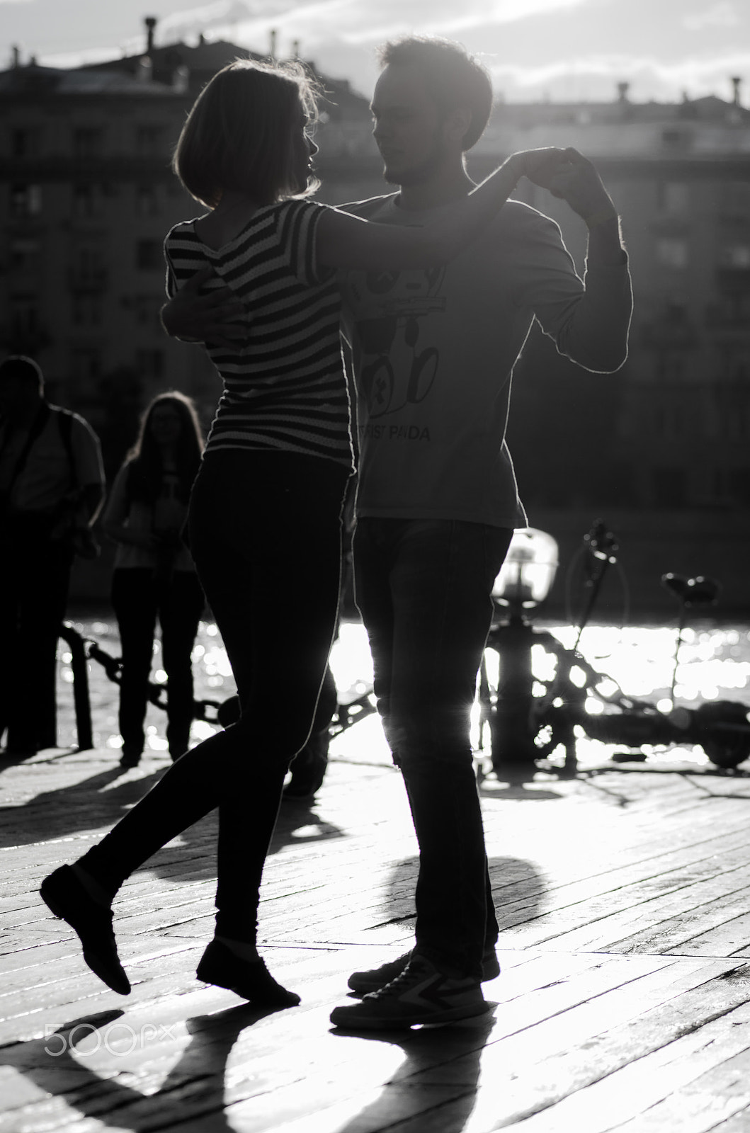 Pentax K-5 IIs sample photo. Dancing in the backlight photography