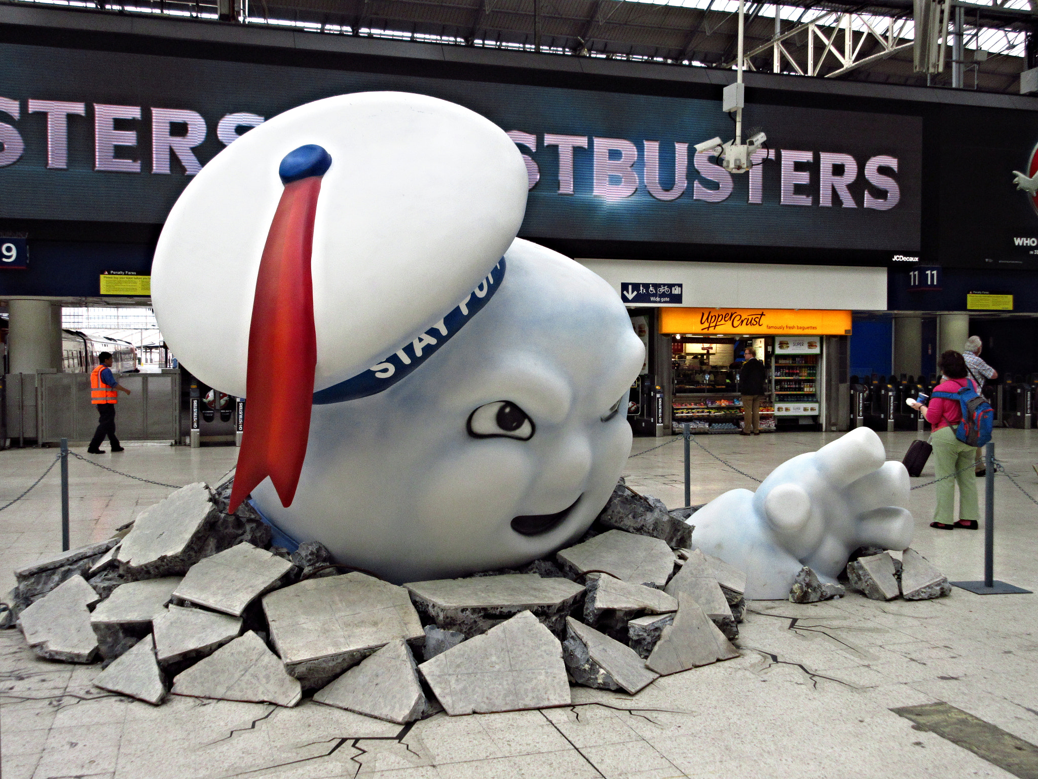 Canon PowerShot ELPH 350 HS (IXUS 275 HS / IXY 640) sample photo. Waterloo station, london photography